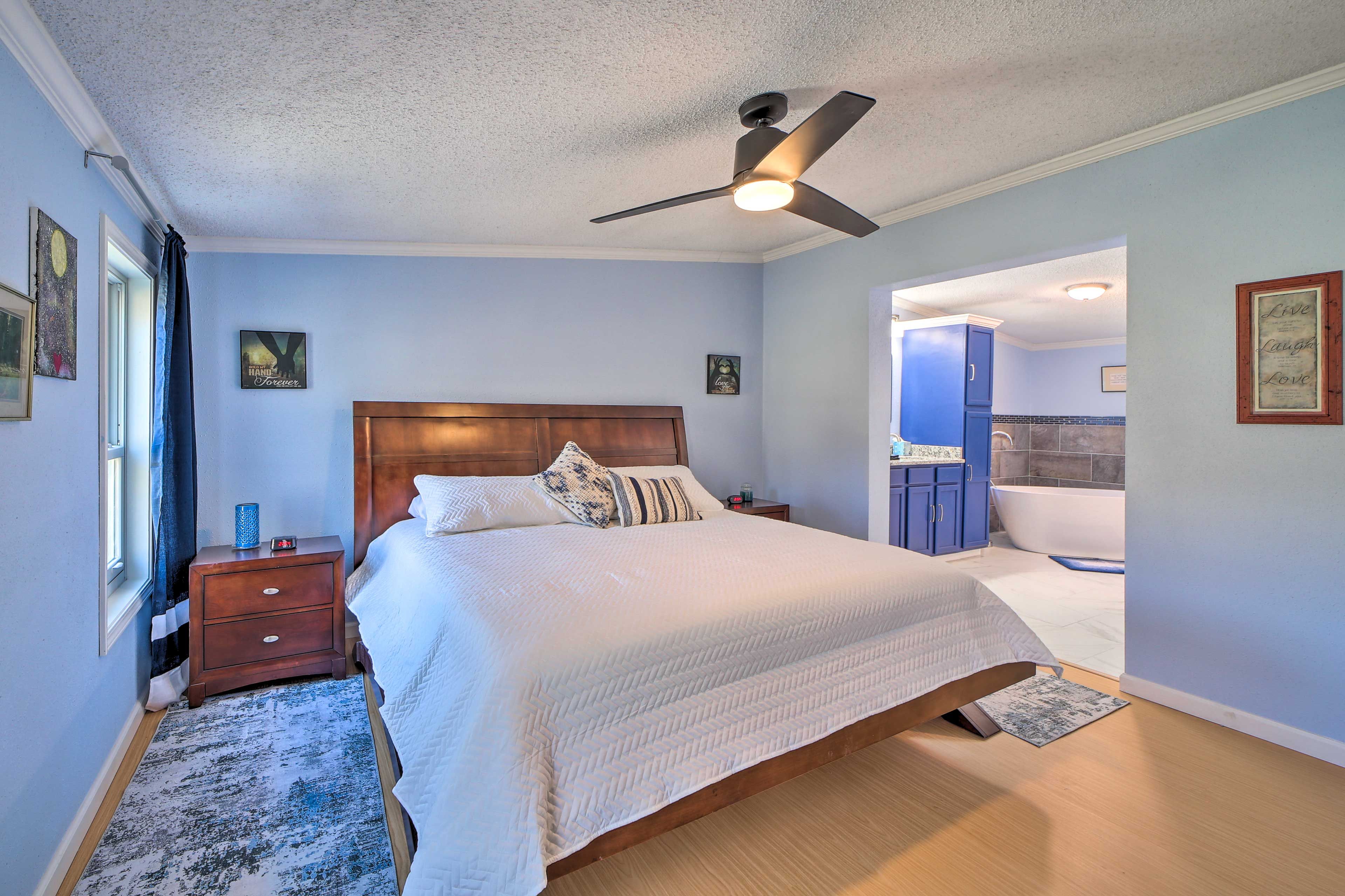 Bedroom 1 | King Bed | En-Suite Bathroom