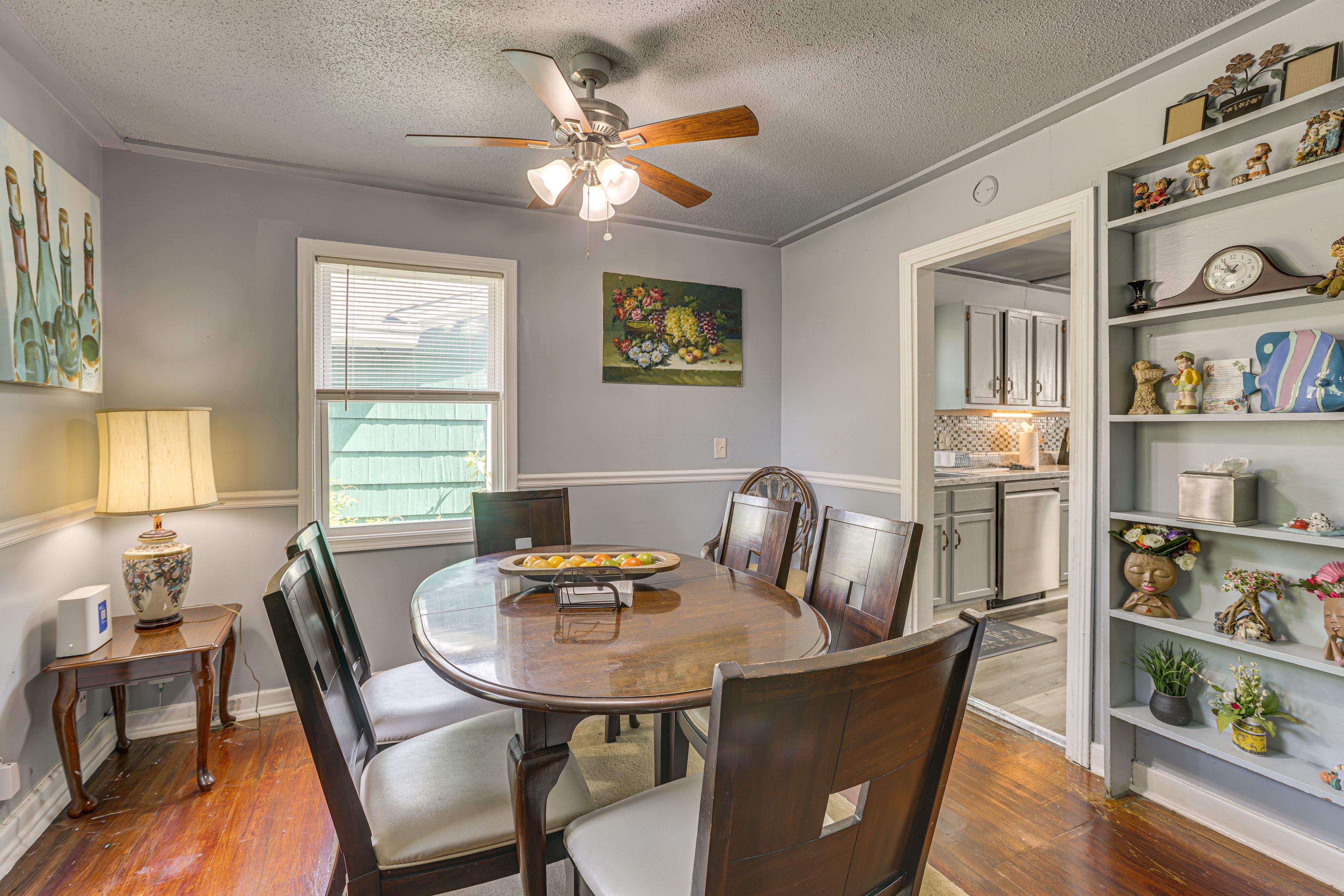 Dining Area | Dishes & Flatware Provided