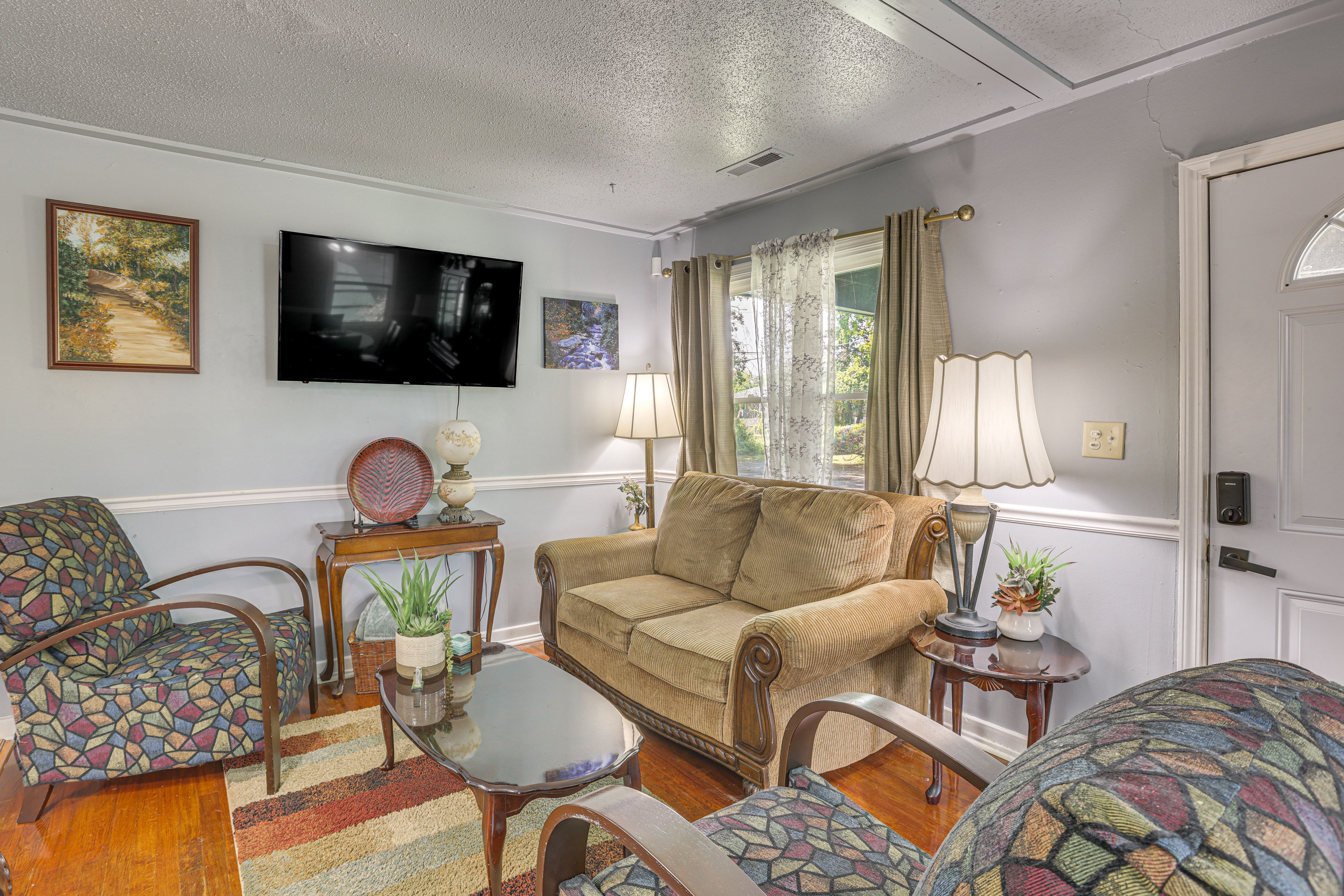 Living Room | Free WiFi