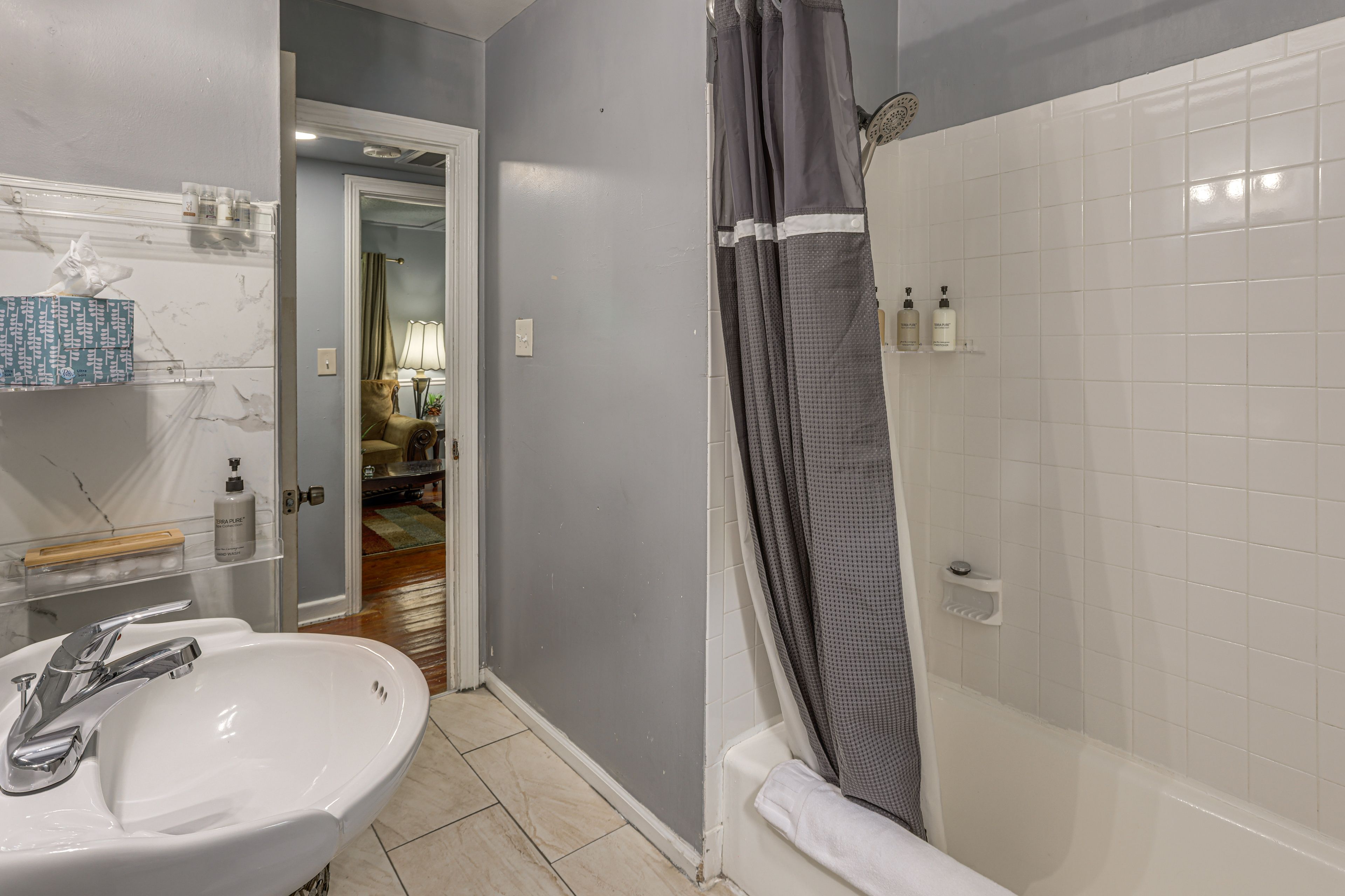 Full Bathroom | Towels & Linens Provided