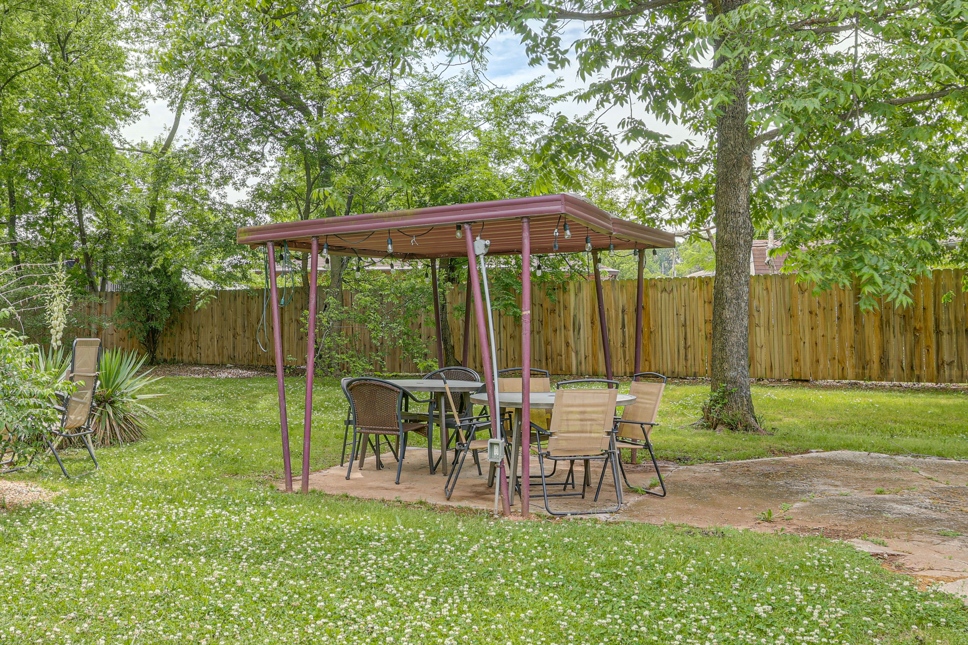 Backyard | Dining Area | Wood-Burning Fire Pit