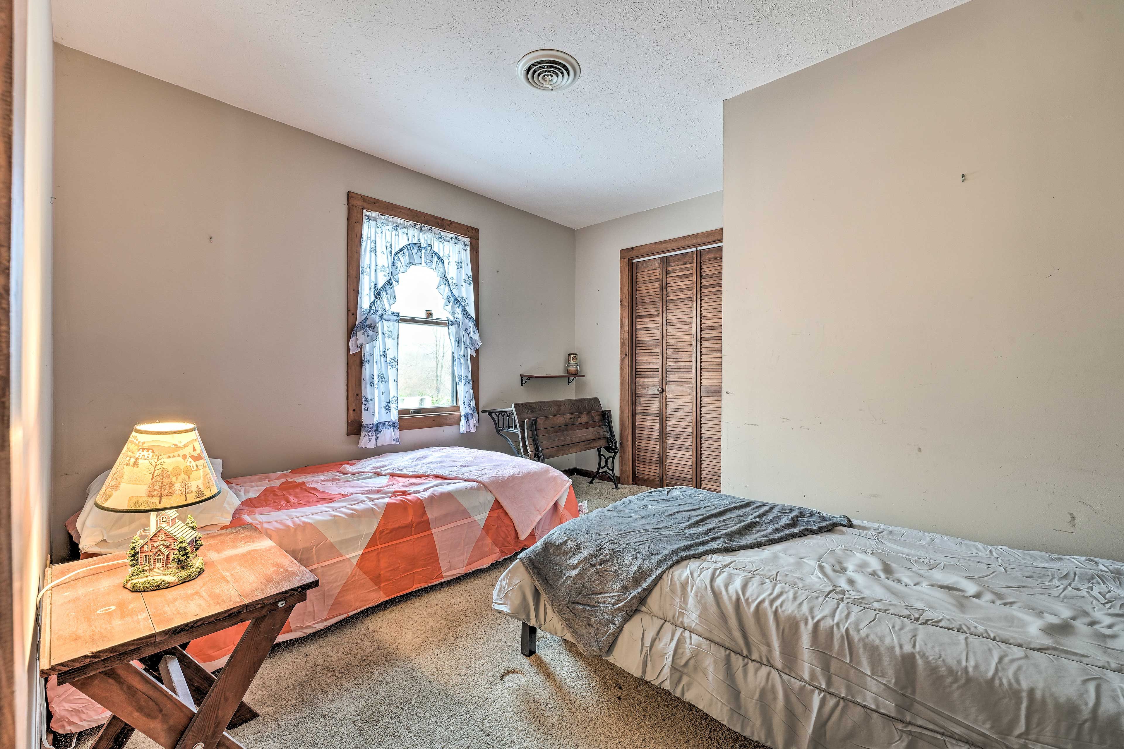 Bedroom 2 | 2nd Floor | 2 Twin Beds