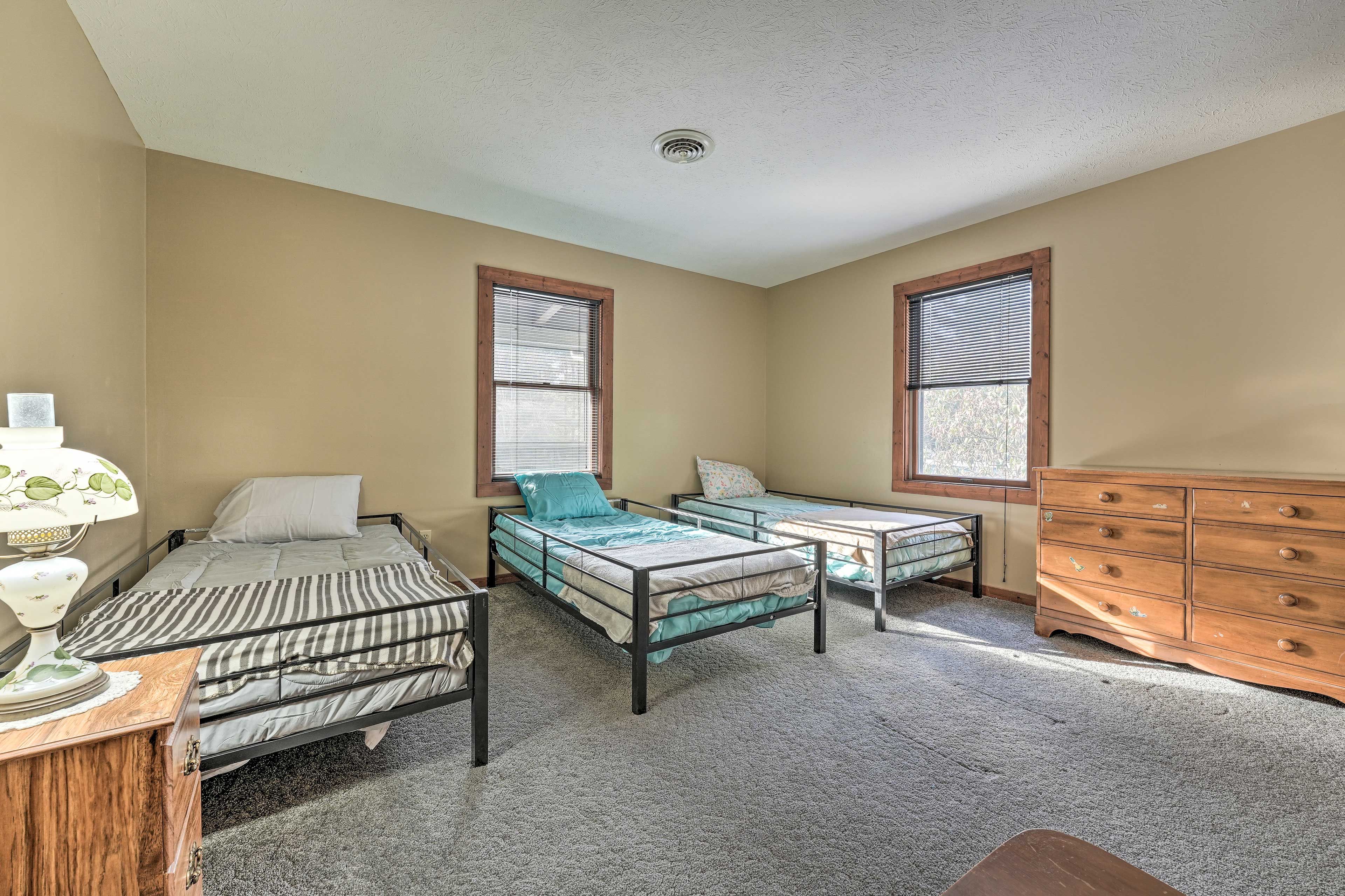 Bedroom 3 | 2nd Floor | 3 Twin Beds