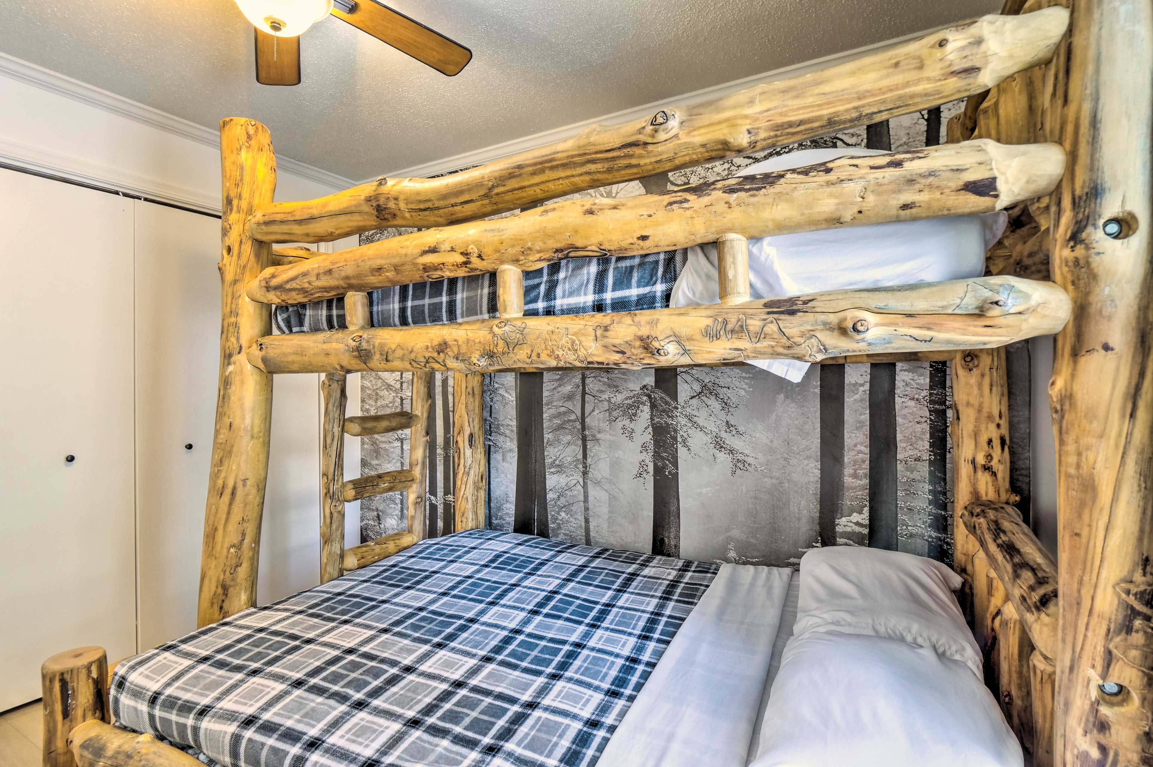 Bedroom | Full/Queen Bunk Bed