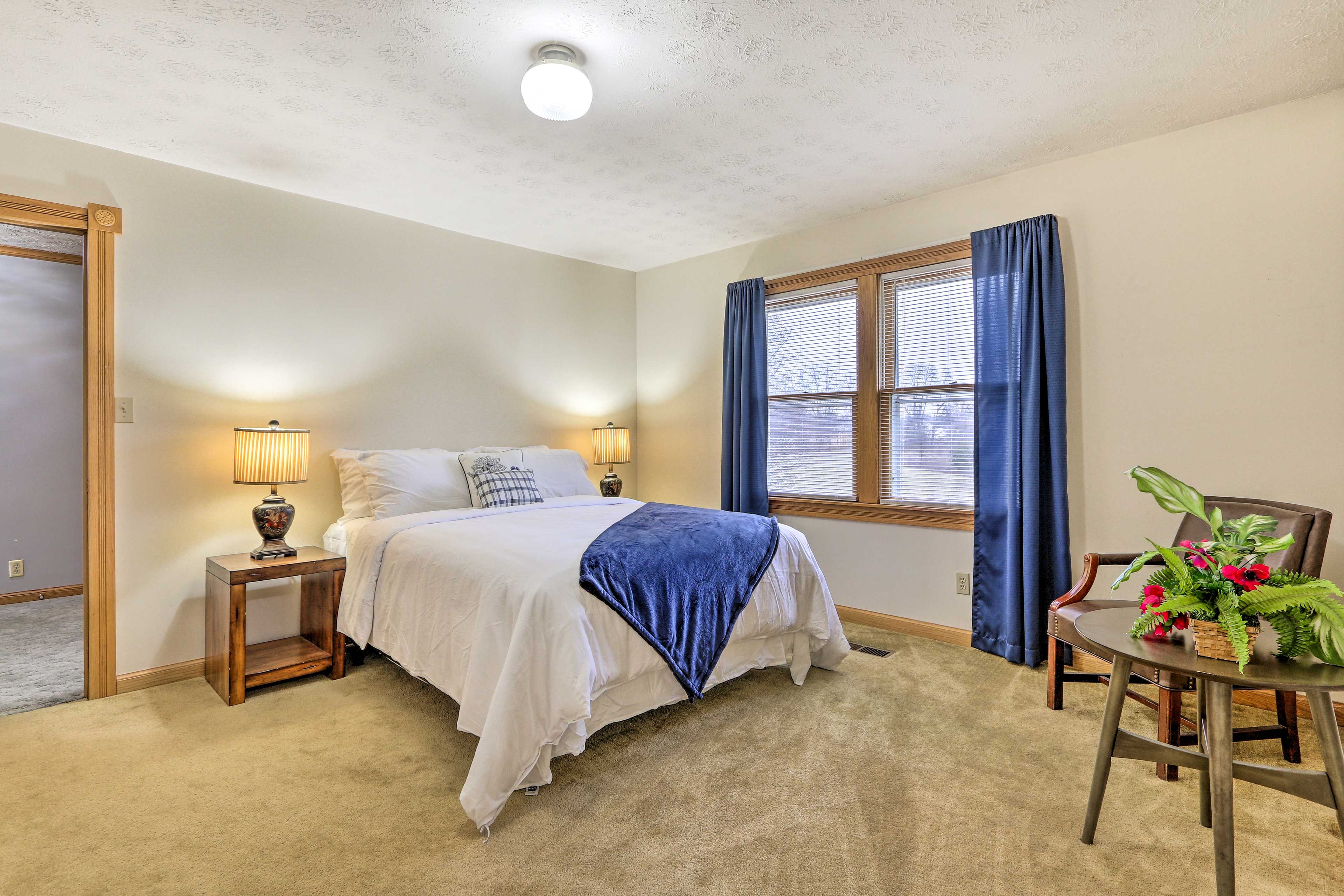 Bedroom 2 | Queen Bed