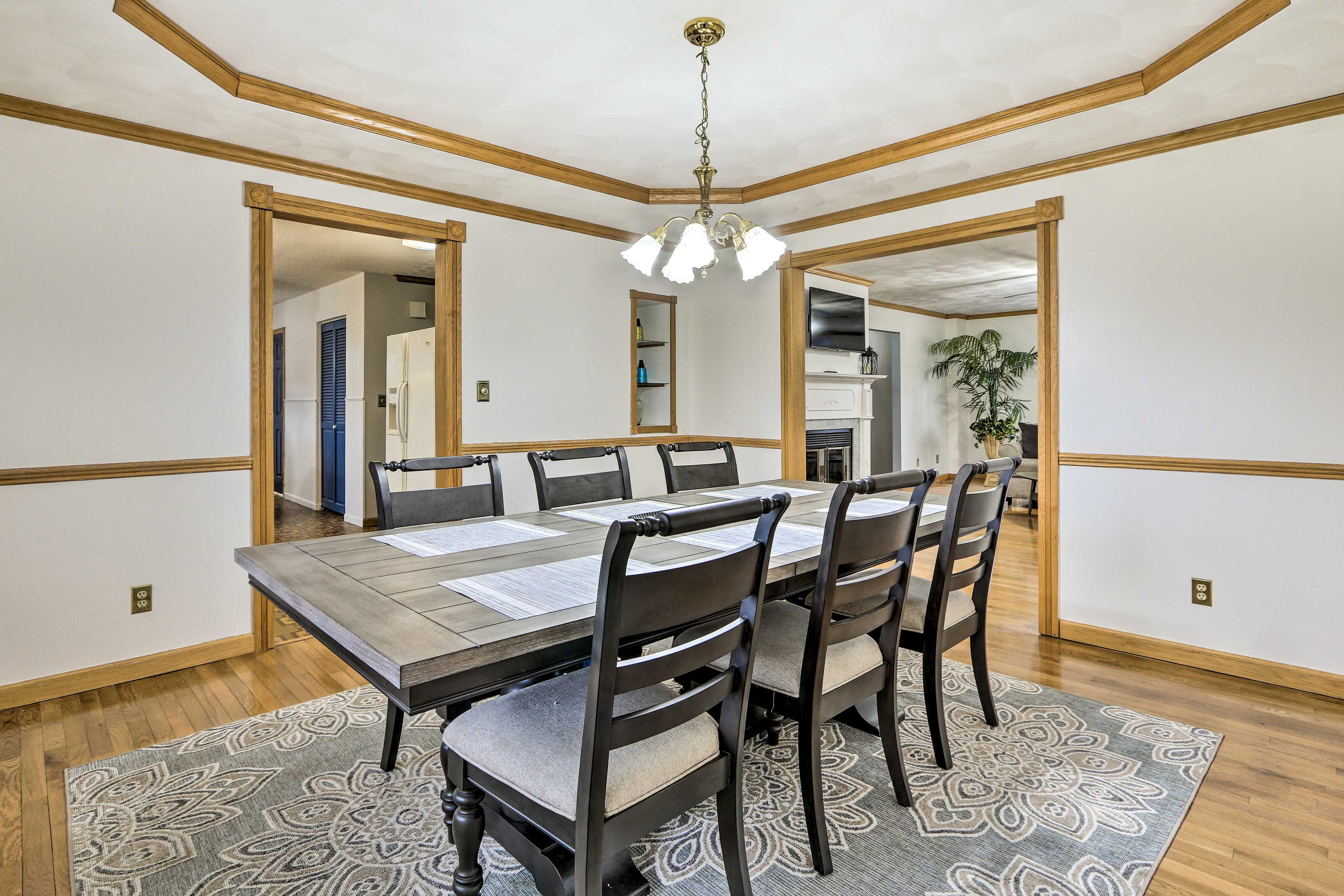 Dining Room | Dishware & Flatware Not Provided | High Chair Available