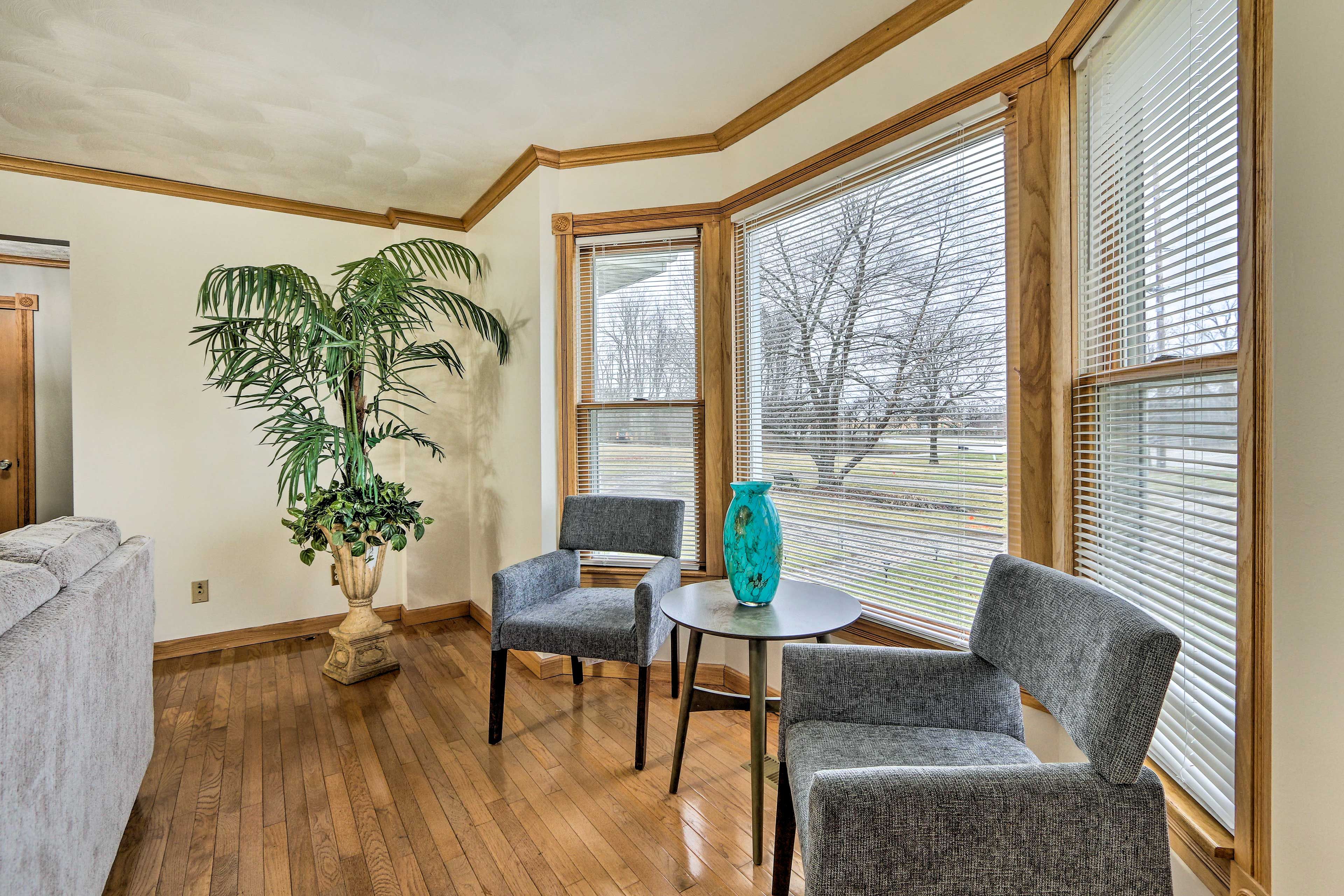 Living Room | Smart TV w/ Cable | Window A/C Unit