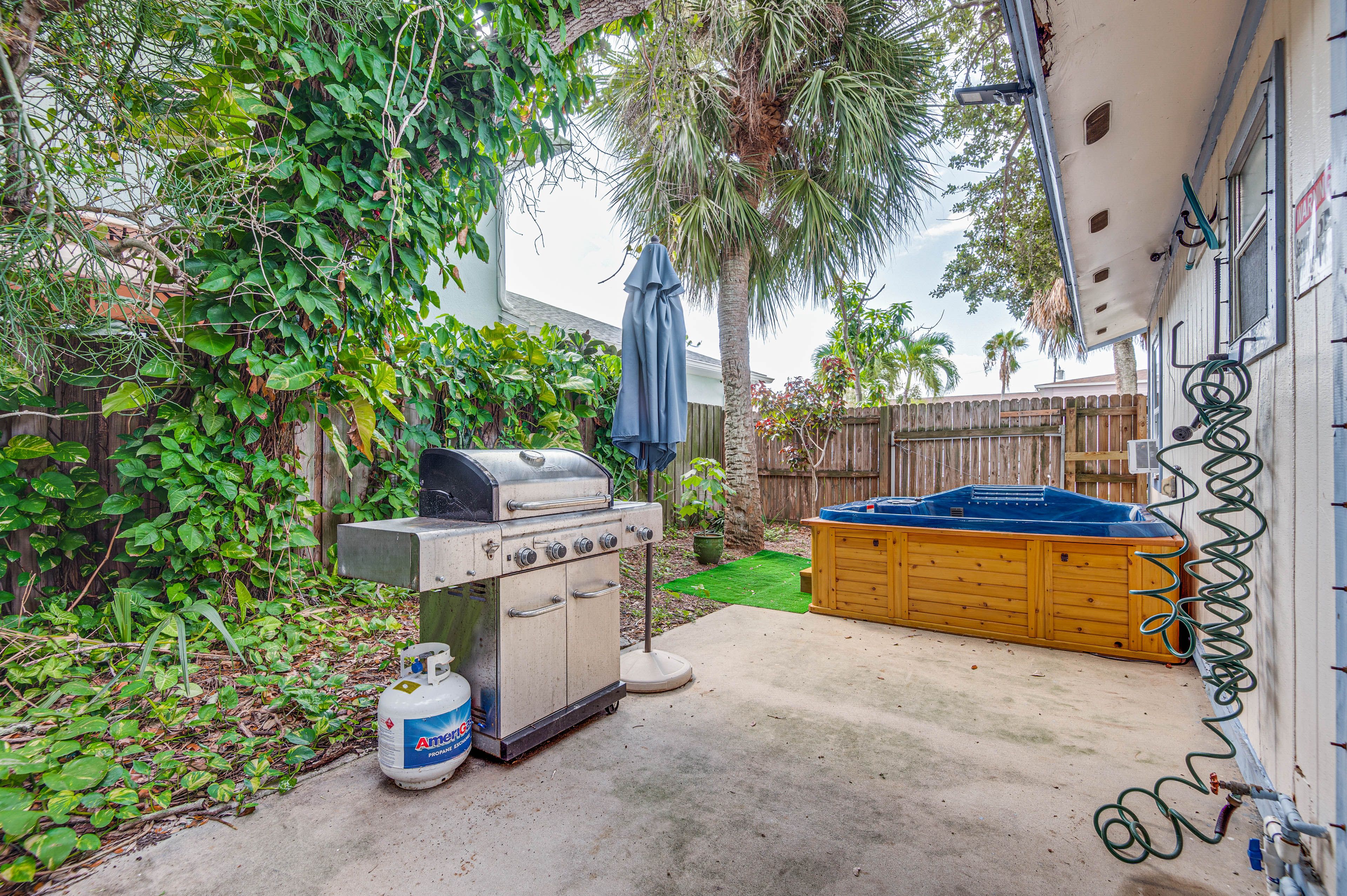 Gas Grill | Hot Tub