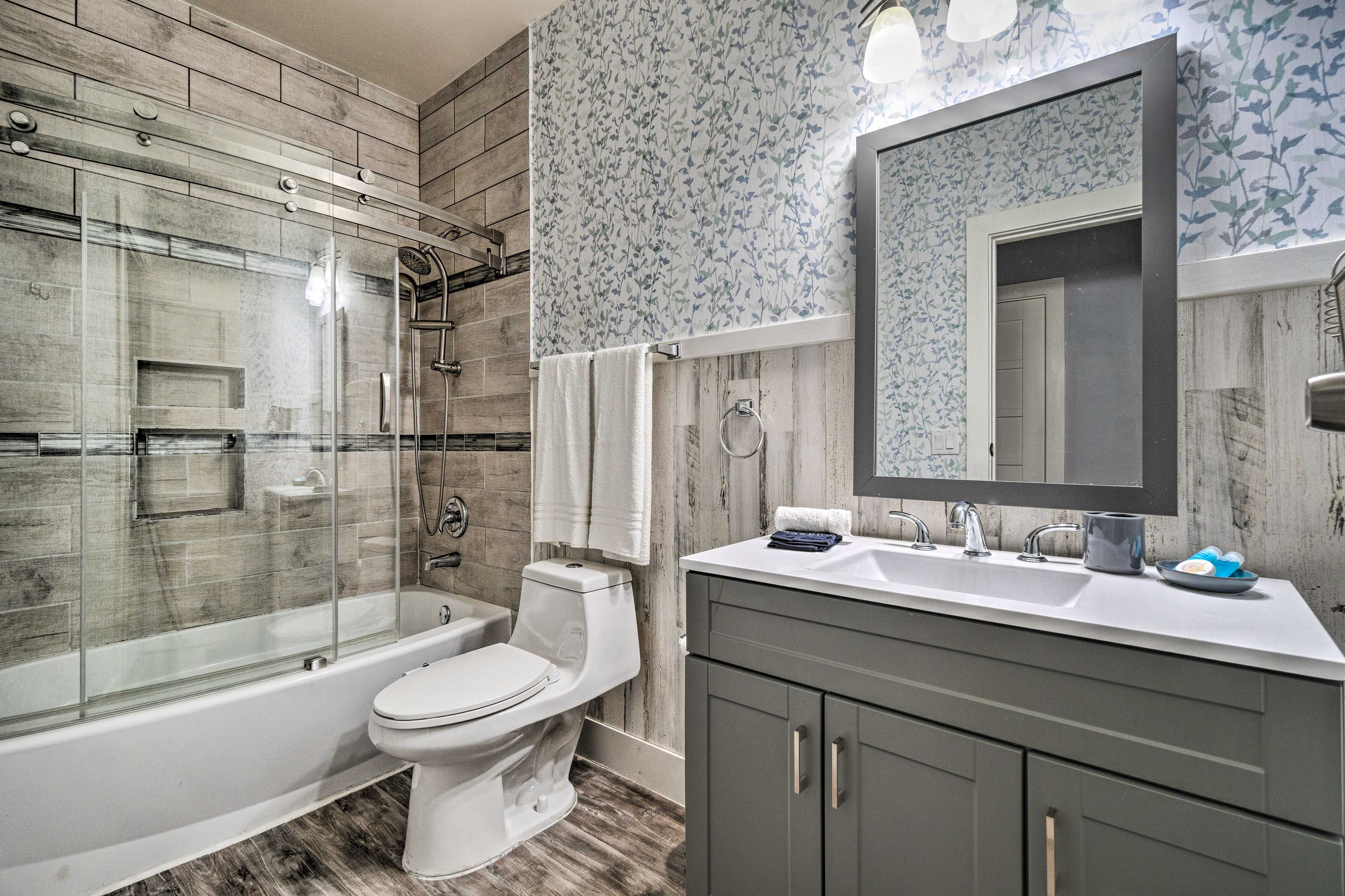 Full Bathroom | 1st Floor