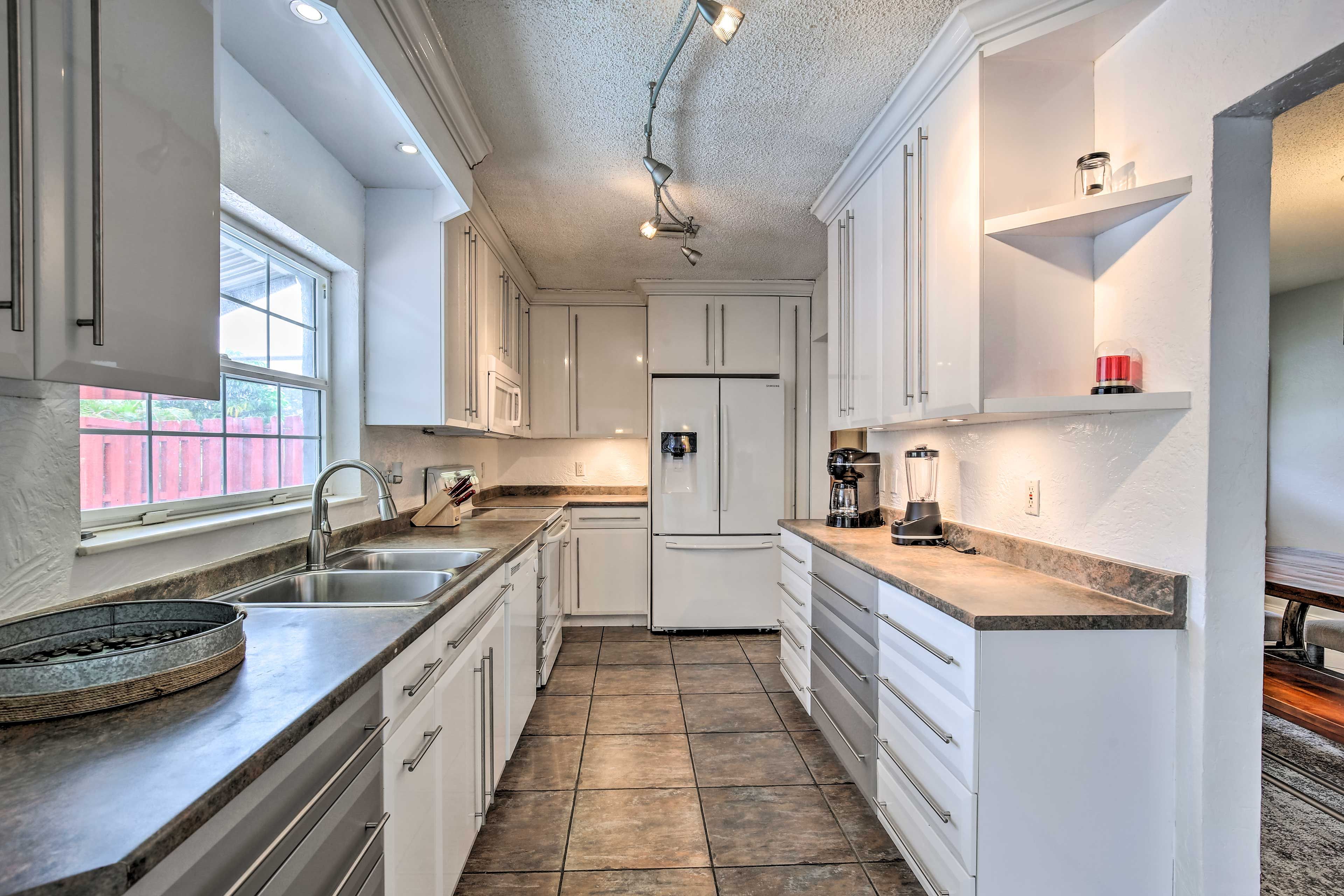 Kitchen | Blender | Drip Coffee Maker | Microwave | Toaster