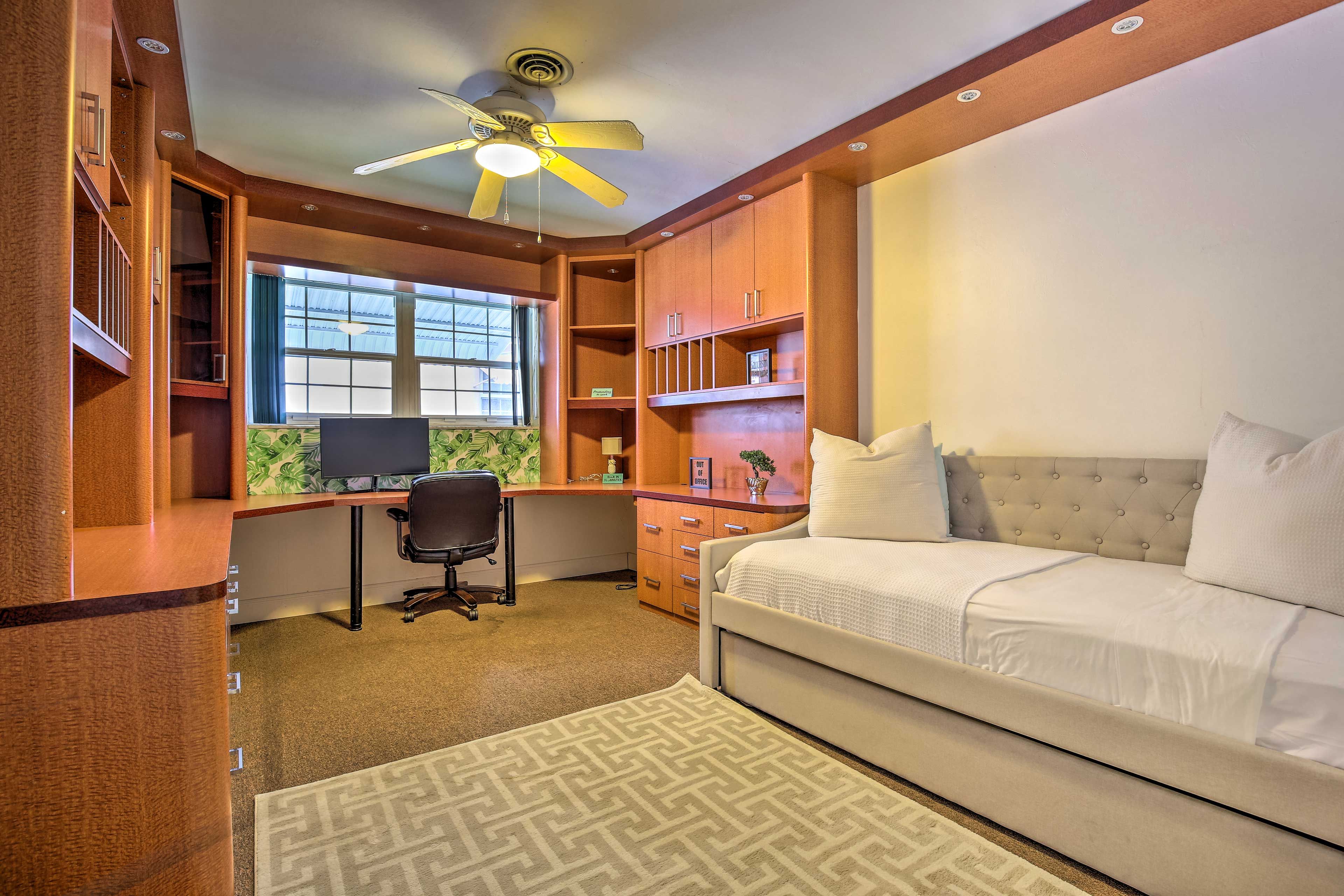 Bedroom 3 | Twin Daybed w/ Twin Trundle Bed | WFH Desk