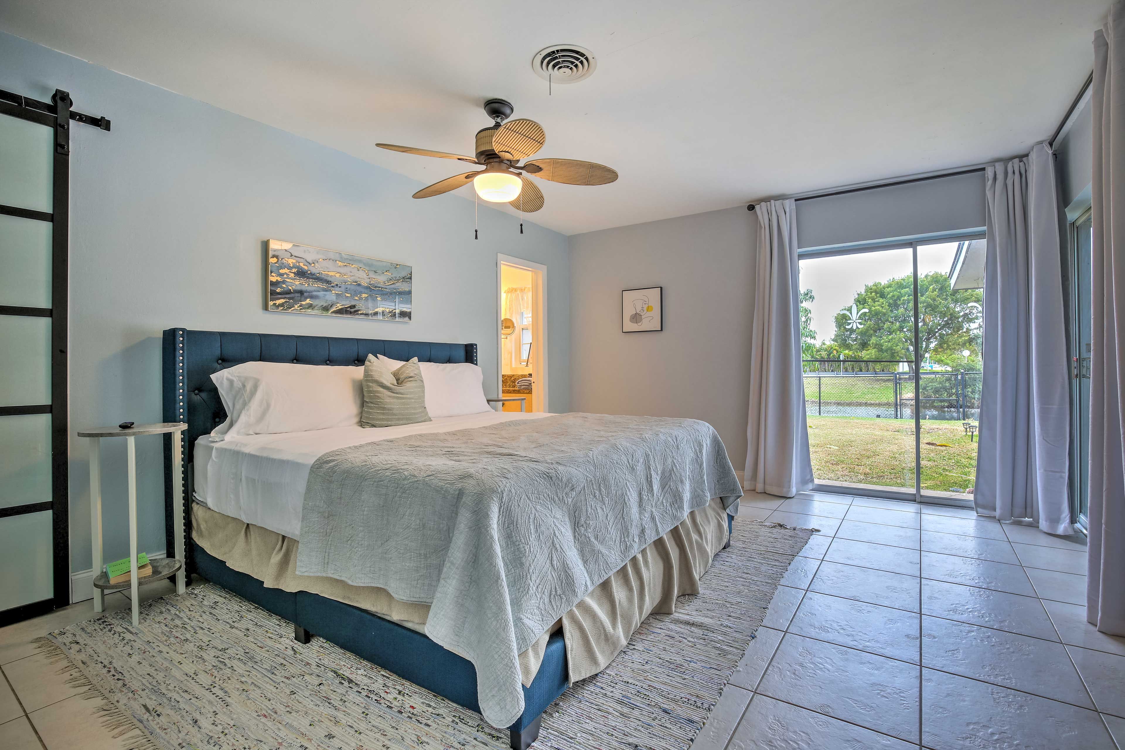 Bedroom 1 | King Bed | Linens & Towels | Smart TV | En-Suite Bathroom