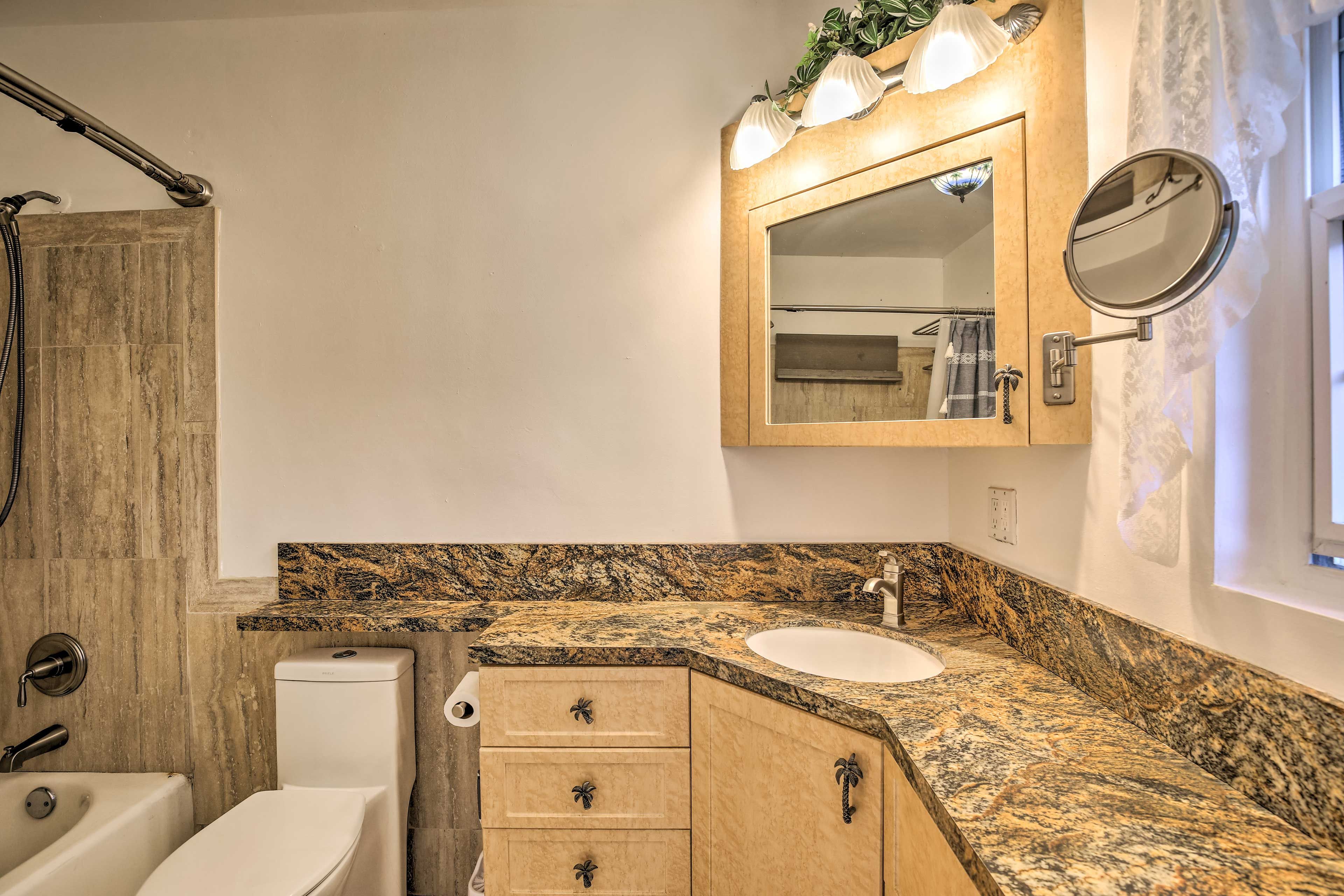 En-Suite Bathroom | Complimentary Toiletries