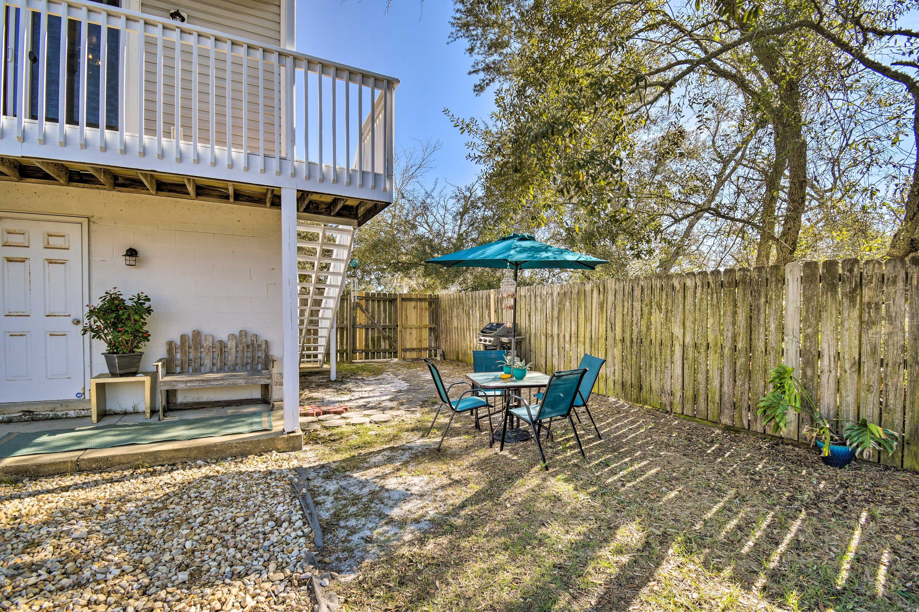 Backyard | Gas Grill | Fire Pit