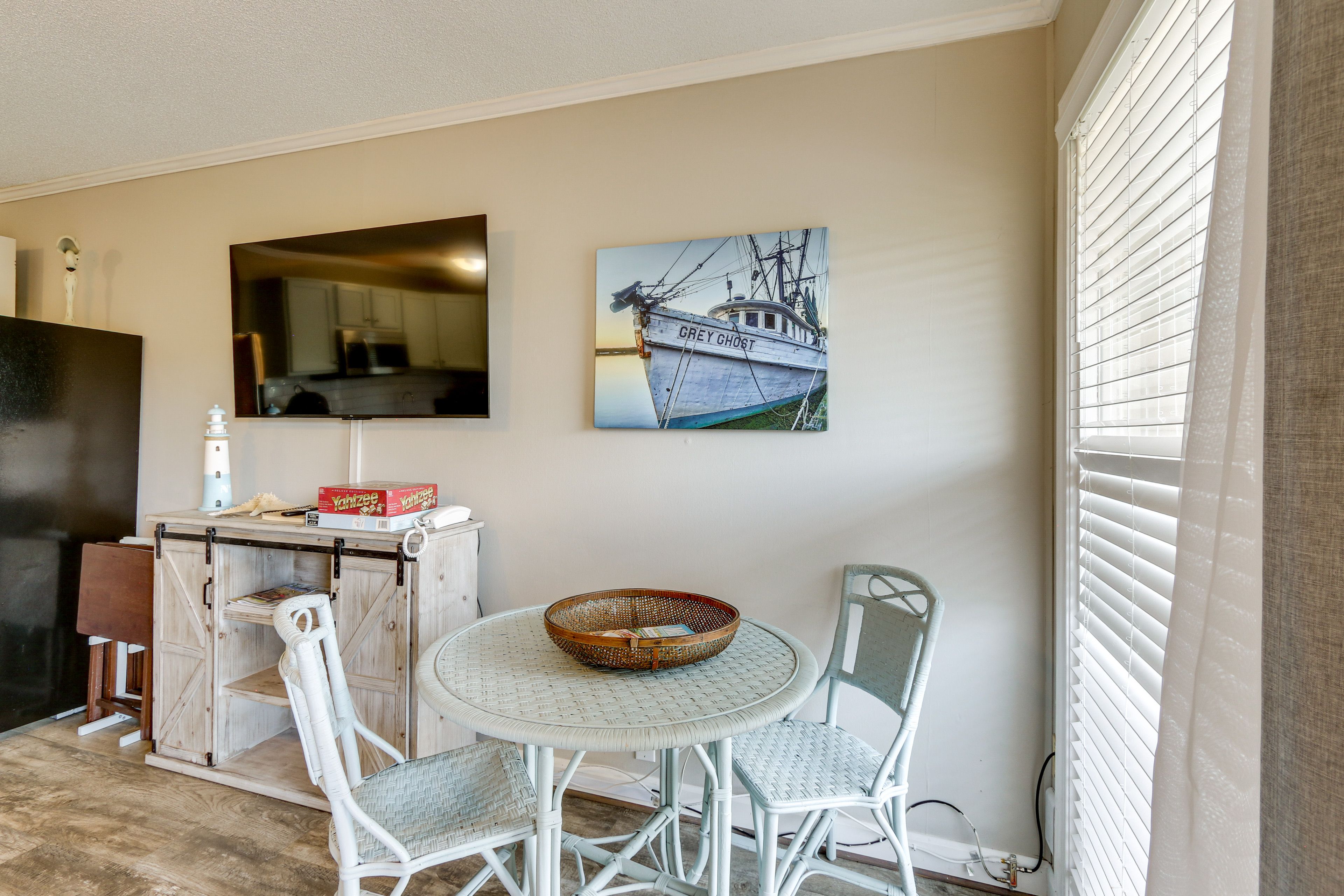 Dining Room | Dishware & Flatware