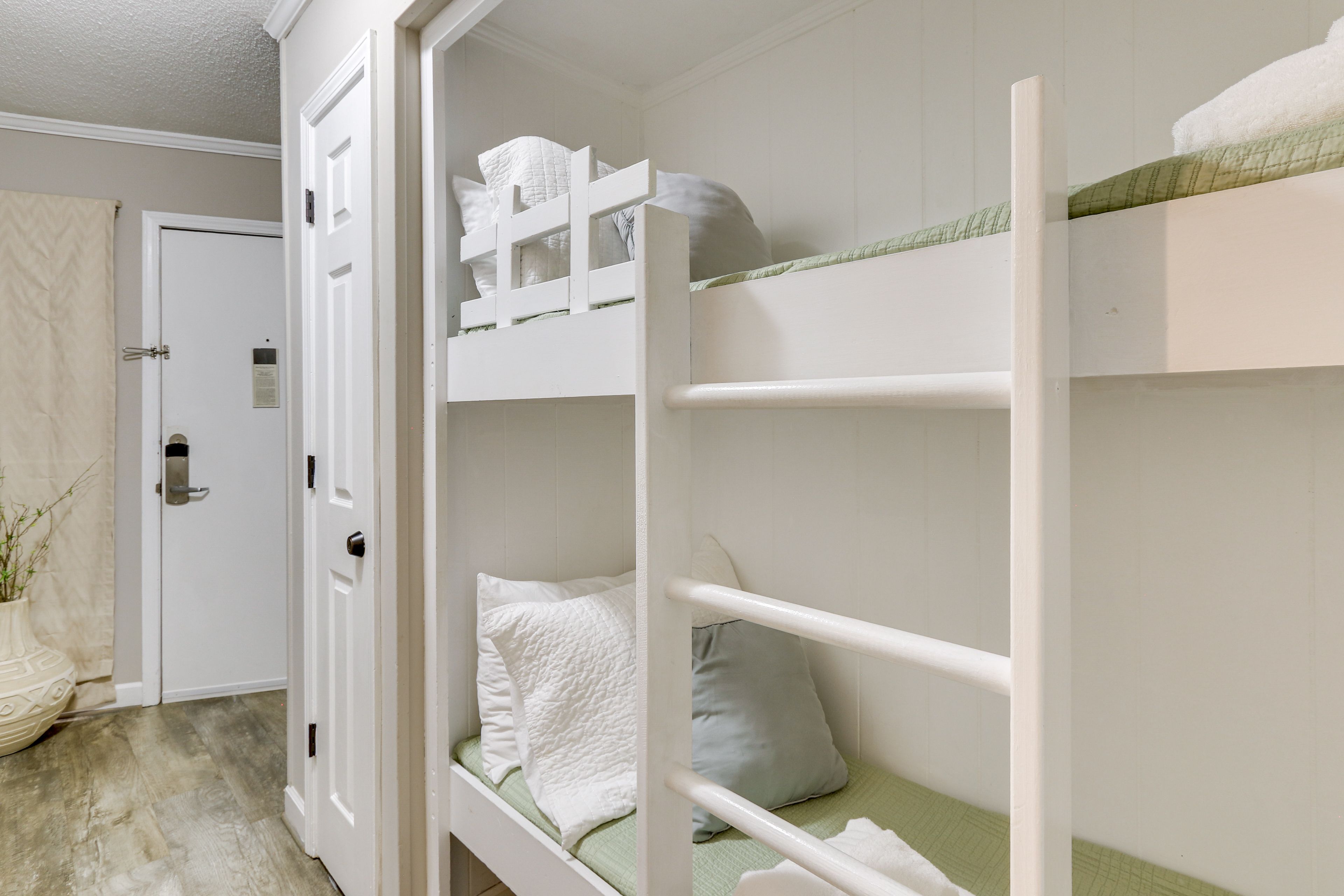 Sleeping Nook | Twin Bunk Bed | Linens Provided
