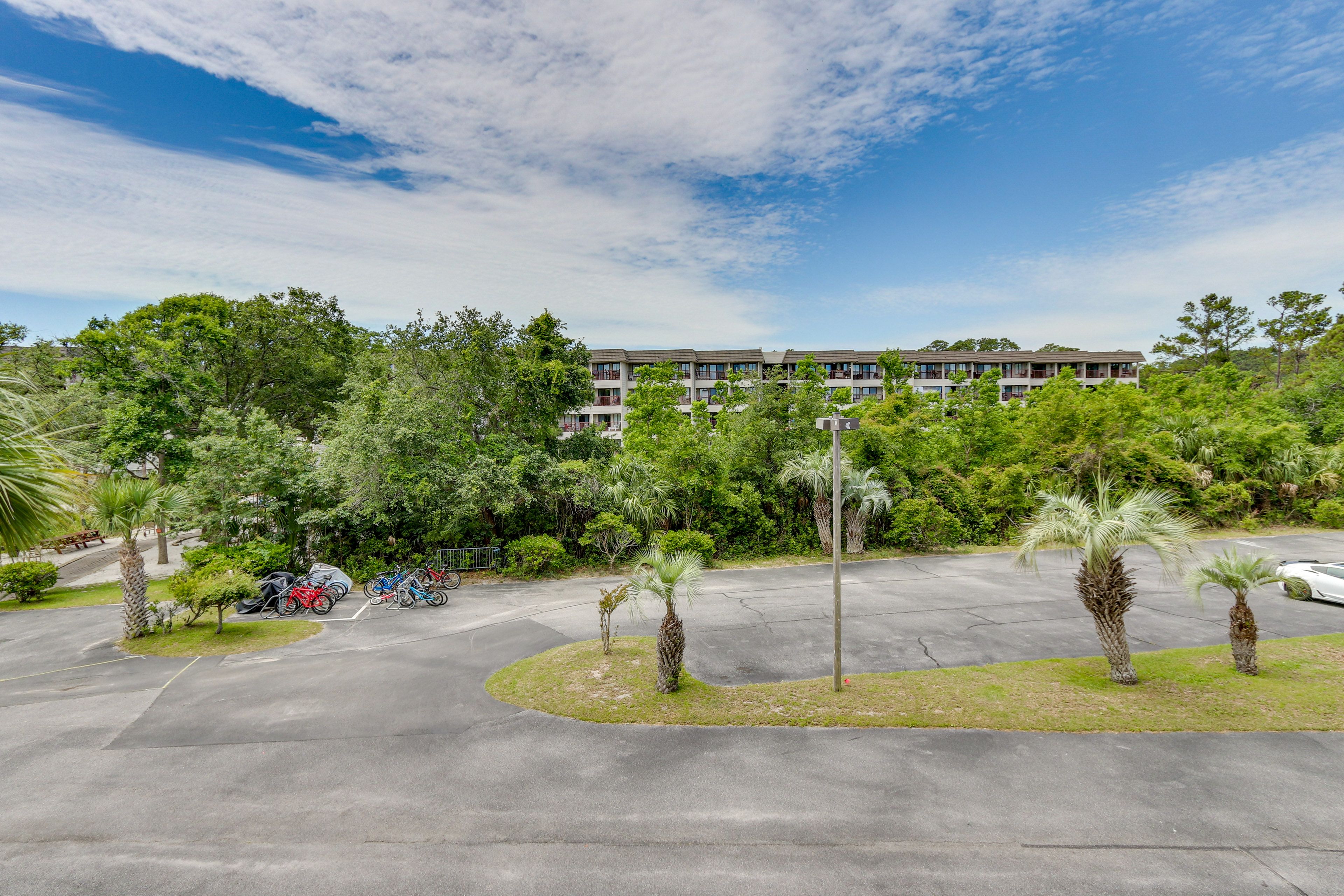 Apartment Exterior | Single-Story Unit on 2nd Floor | 540 Sq Ft