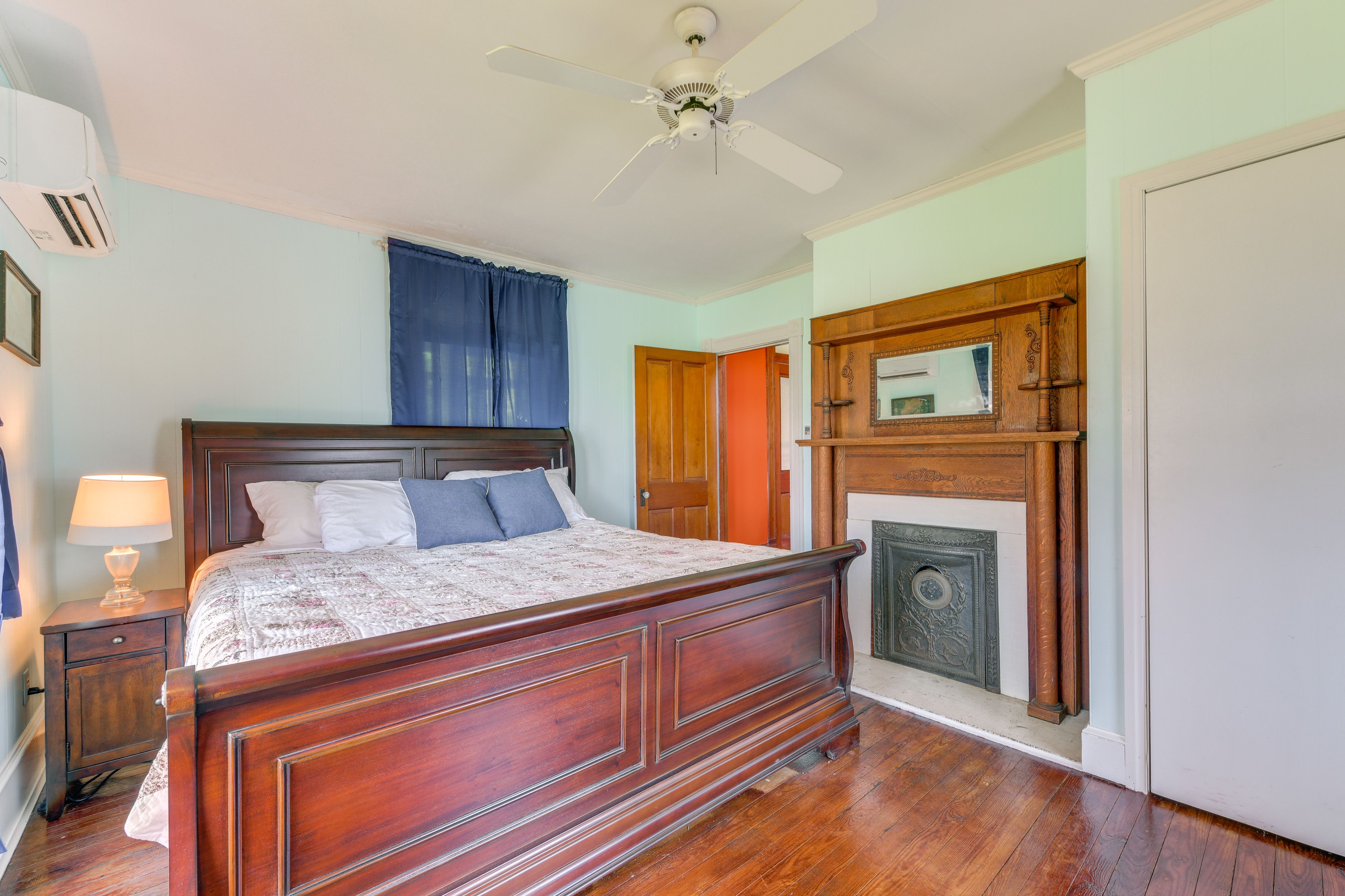 Bedroom 1 | King Bed | Linens Provided