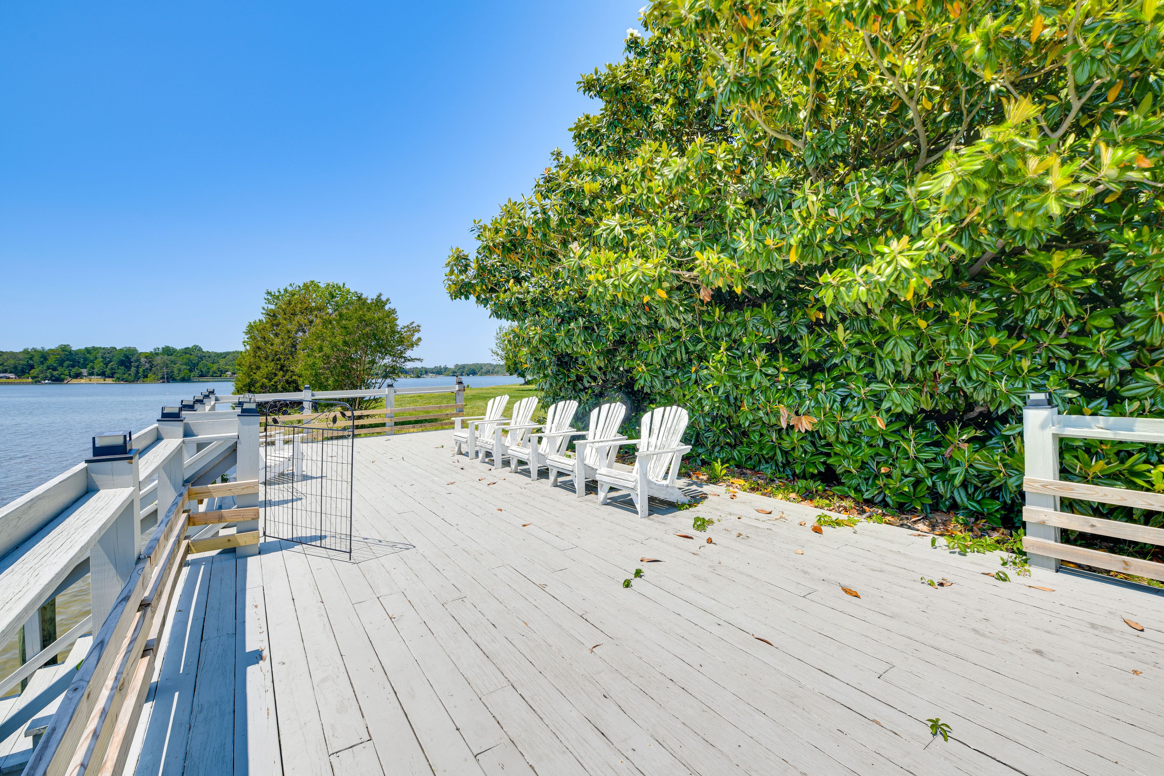 Deck | Crabbing Dock | Bayfront