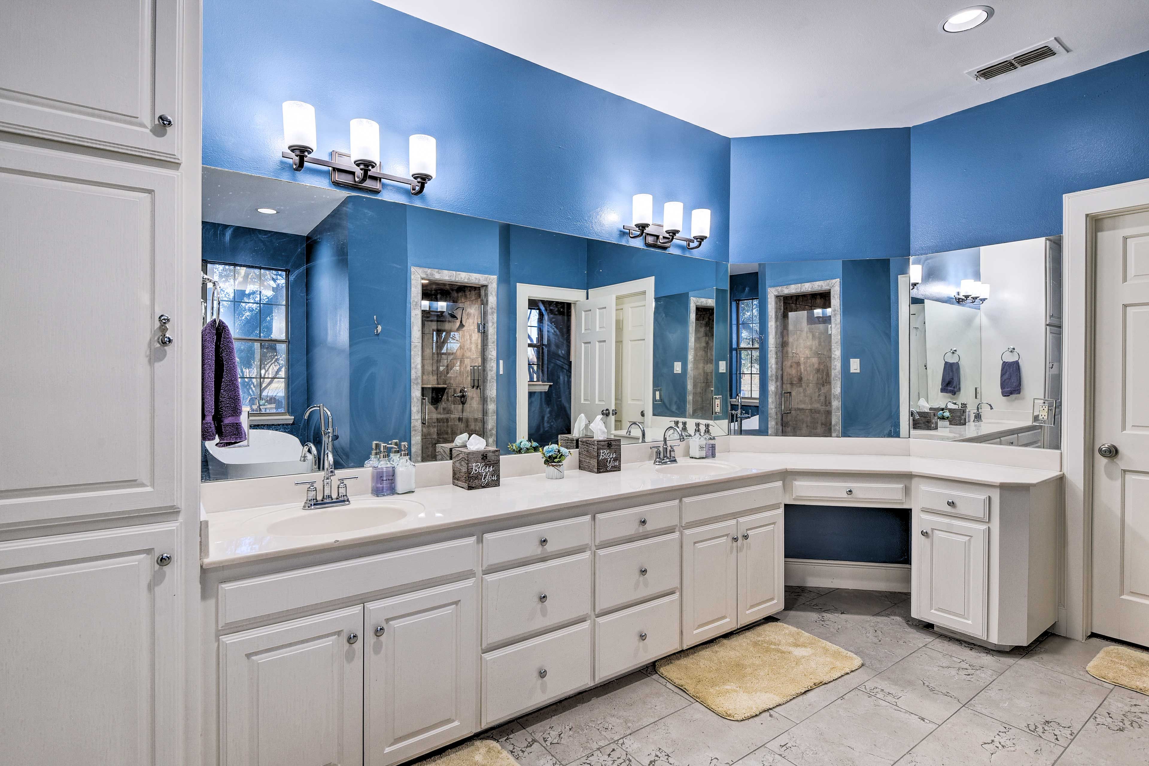 Full Bathroom | Soaking Tub | Complimentary Toiletries | Walk-In Shower