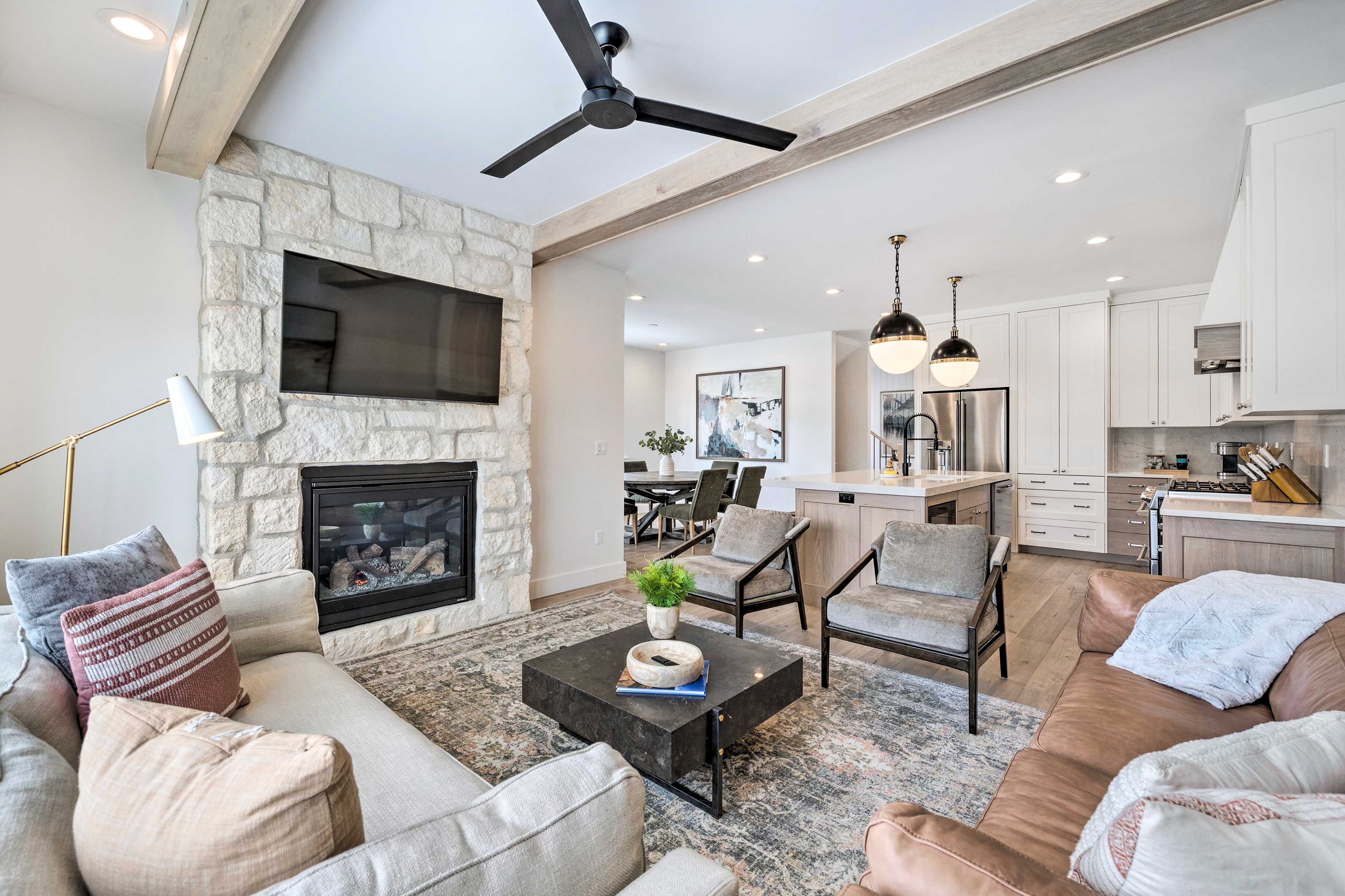 Huntsville Vacation Rental | 4BR | 4.5BA | 2,700 Sq Ft | Stairs Required