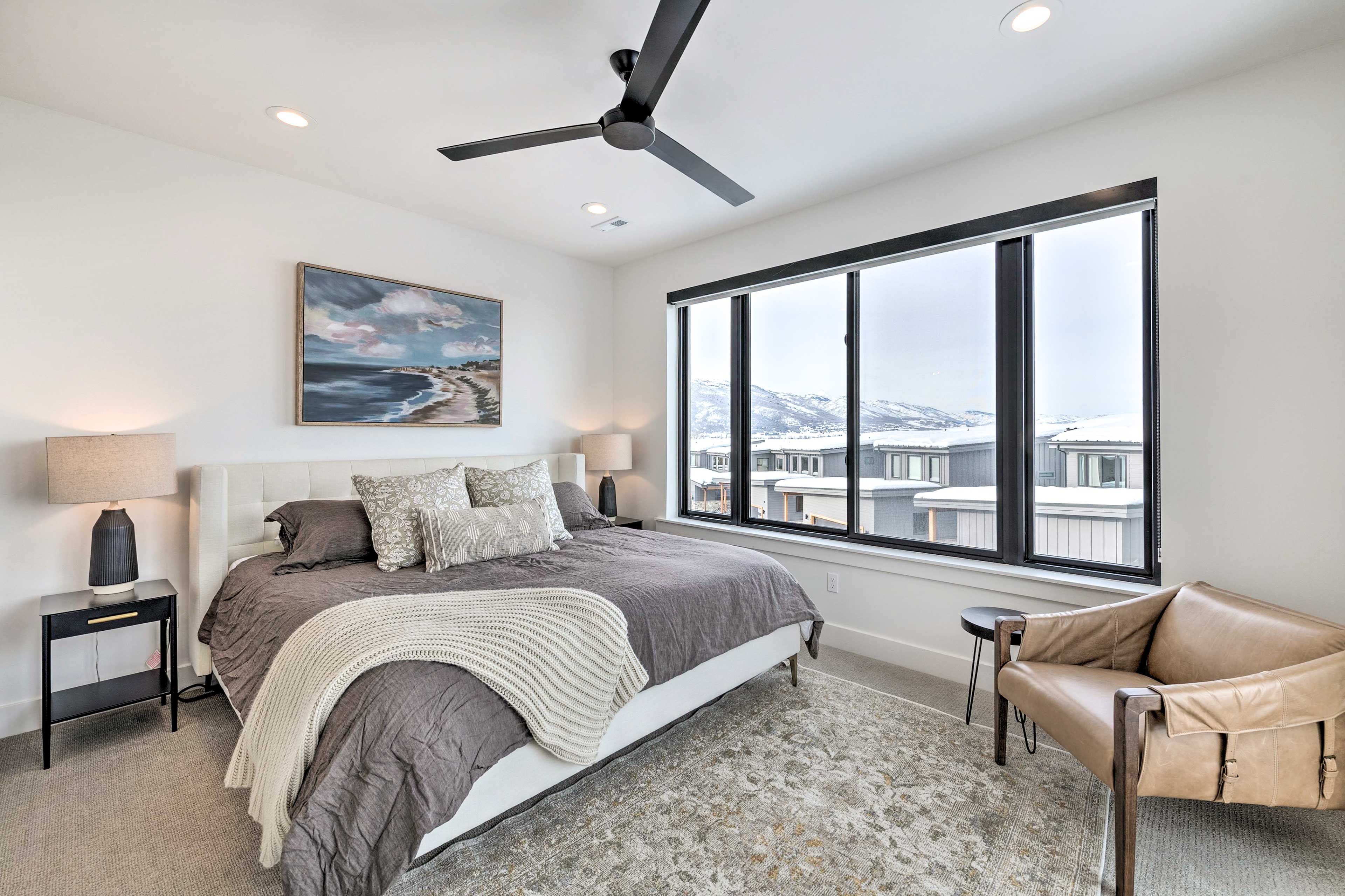Bedroom 1 | King Bed | 2nd Floor | Linens Provided | En-Suite Bathroom