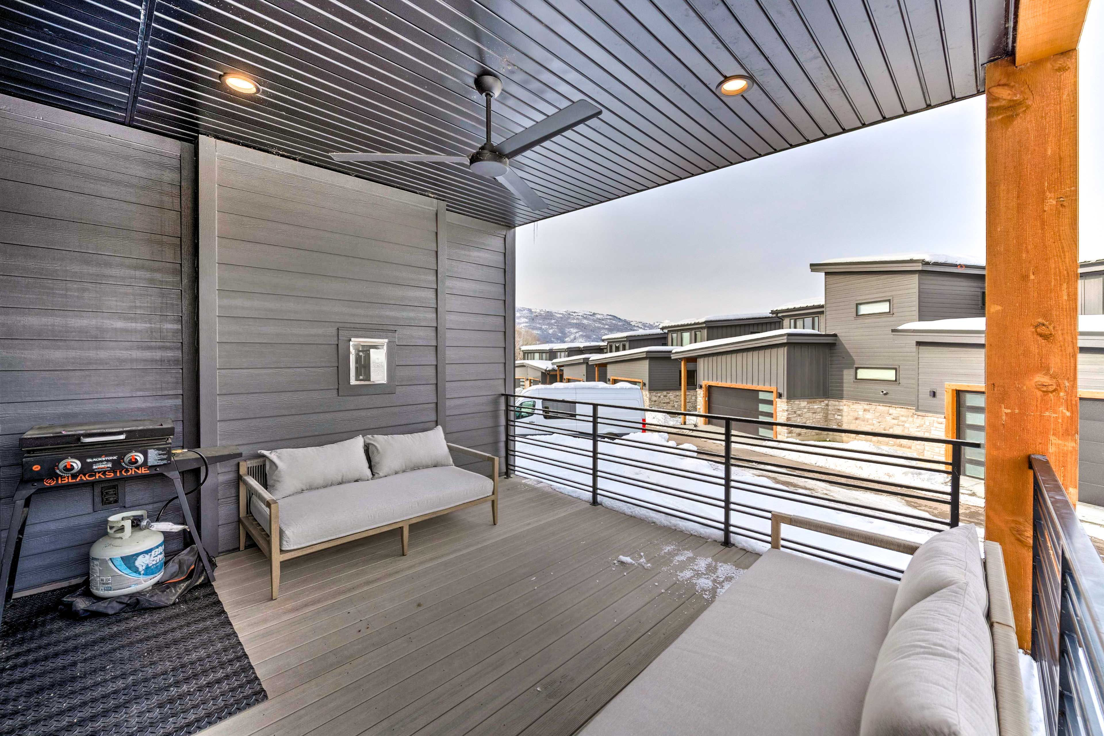 Balcony | Gas Grill | Mountain View