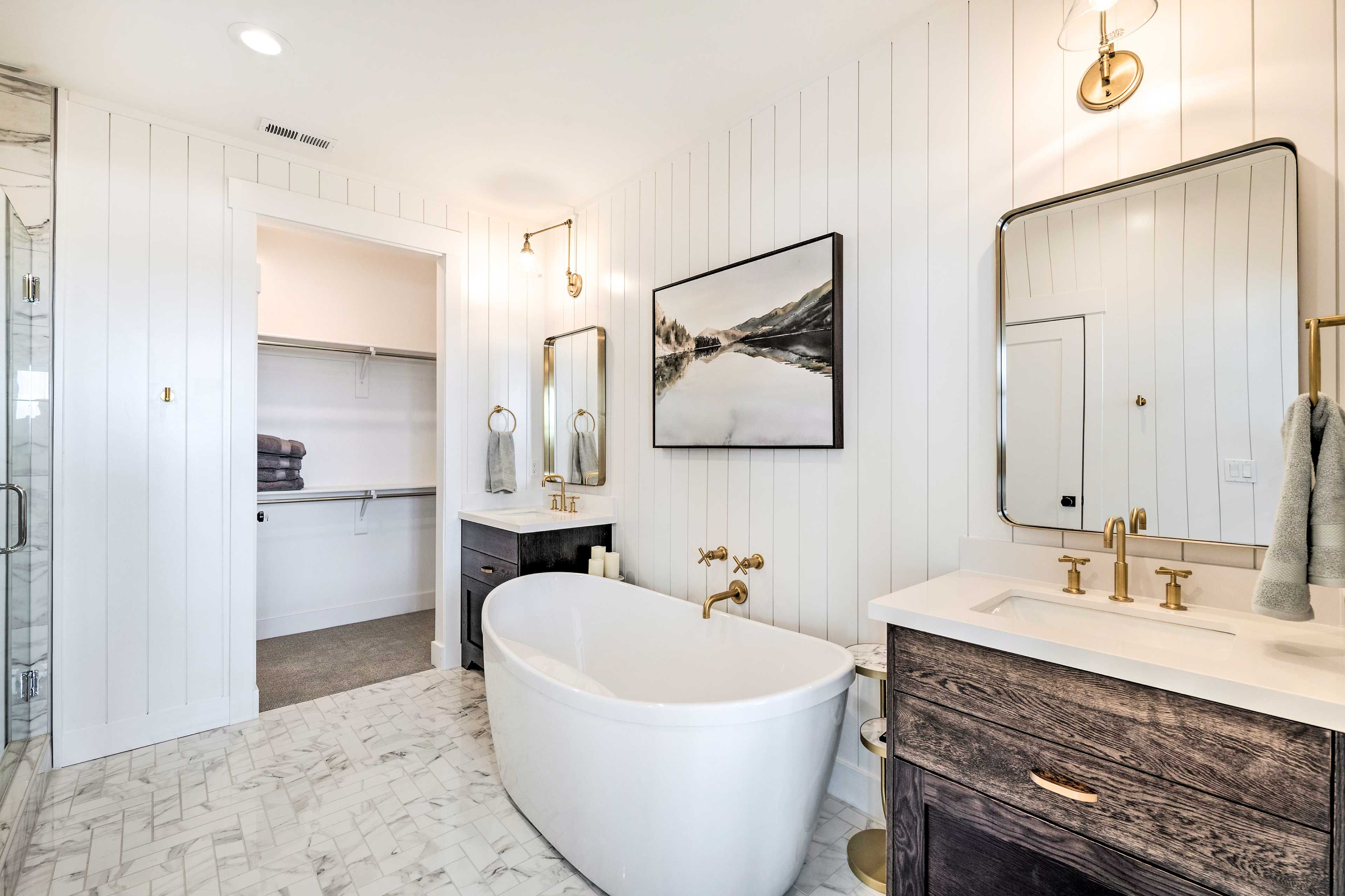 Full Bathroom | 2nd Floor | Towels Provided