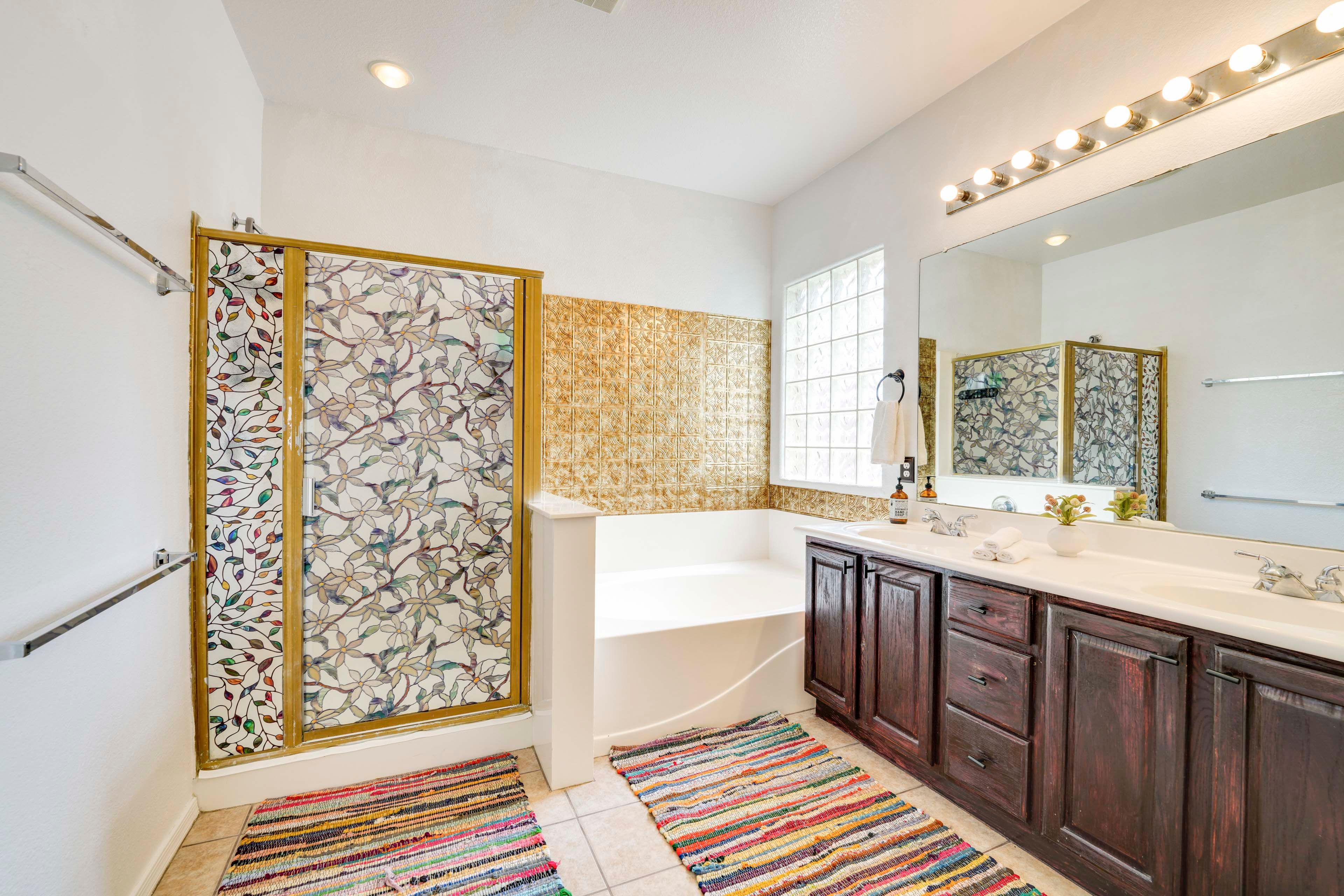 En-Suite Bathroom | Complimentary Toiletries