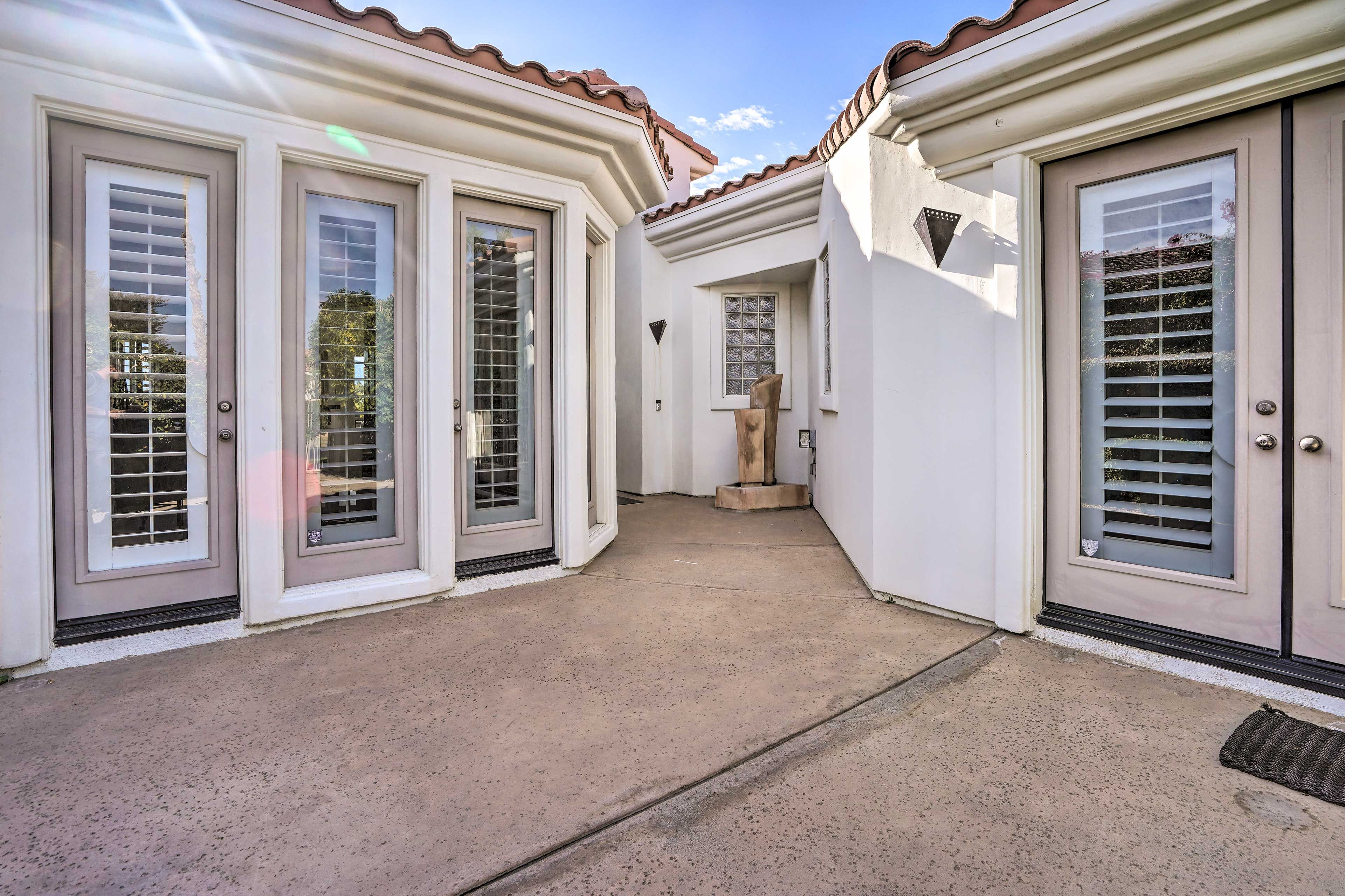 Private Courtyard Patio | Entry