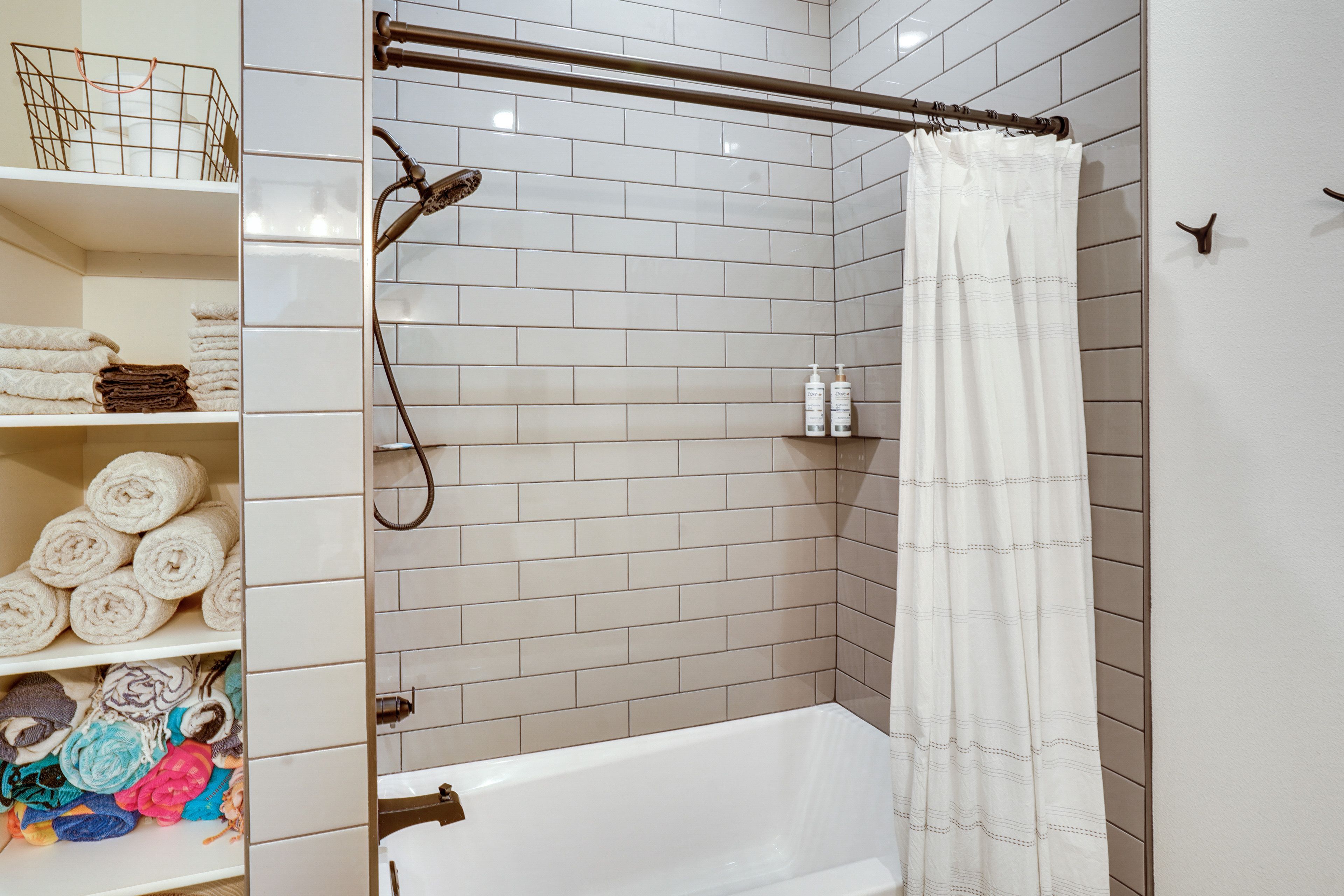 Full Bathroom | Hair Dryer | Iron & Board | Beach Towels