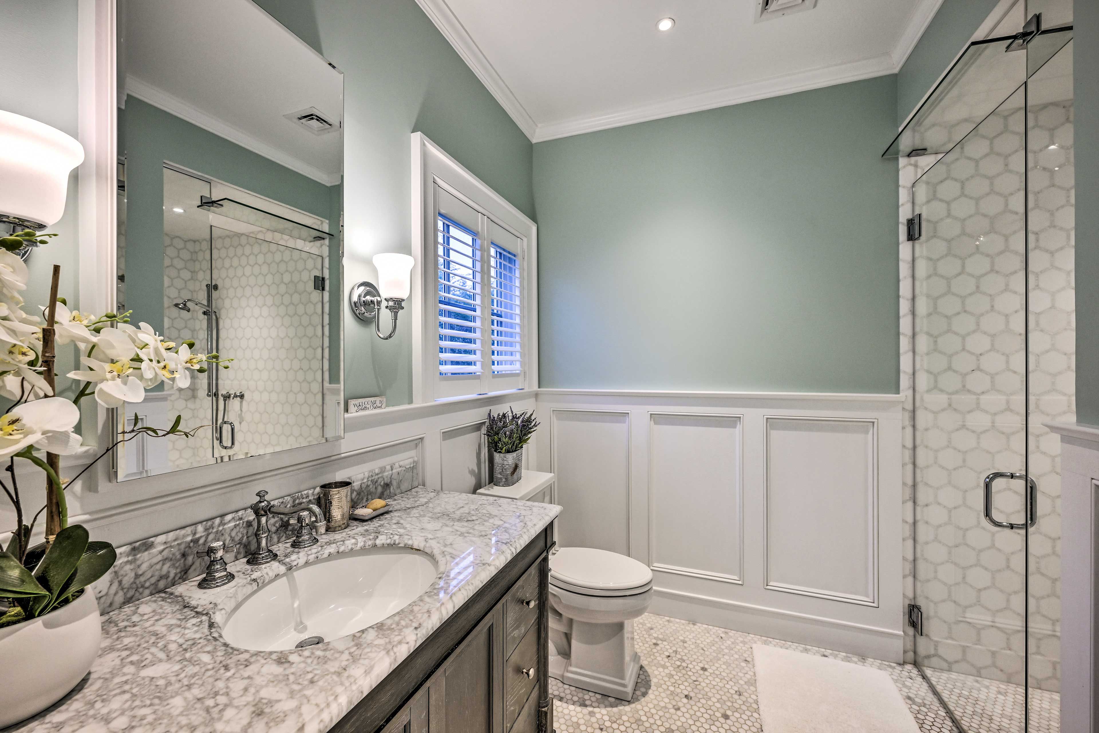 Full Bathroom | Towels Provided