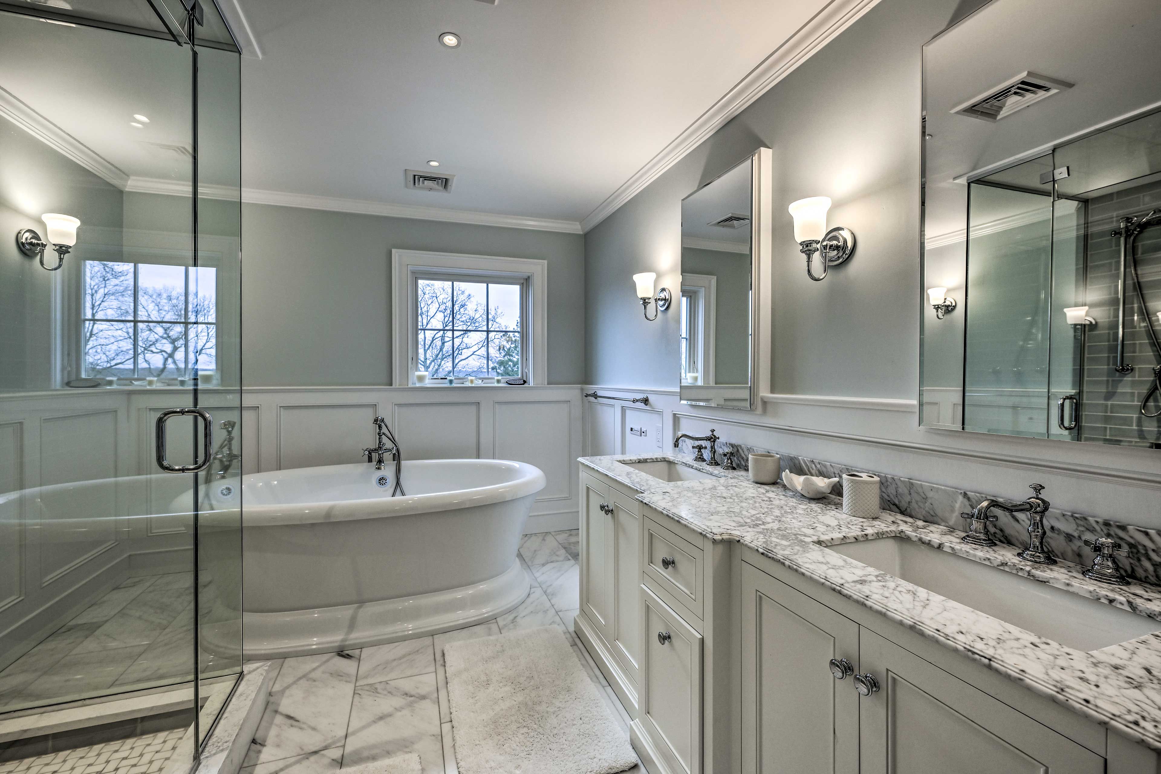 Full Bathroom | Jetted Tub