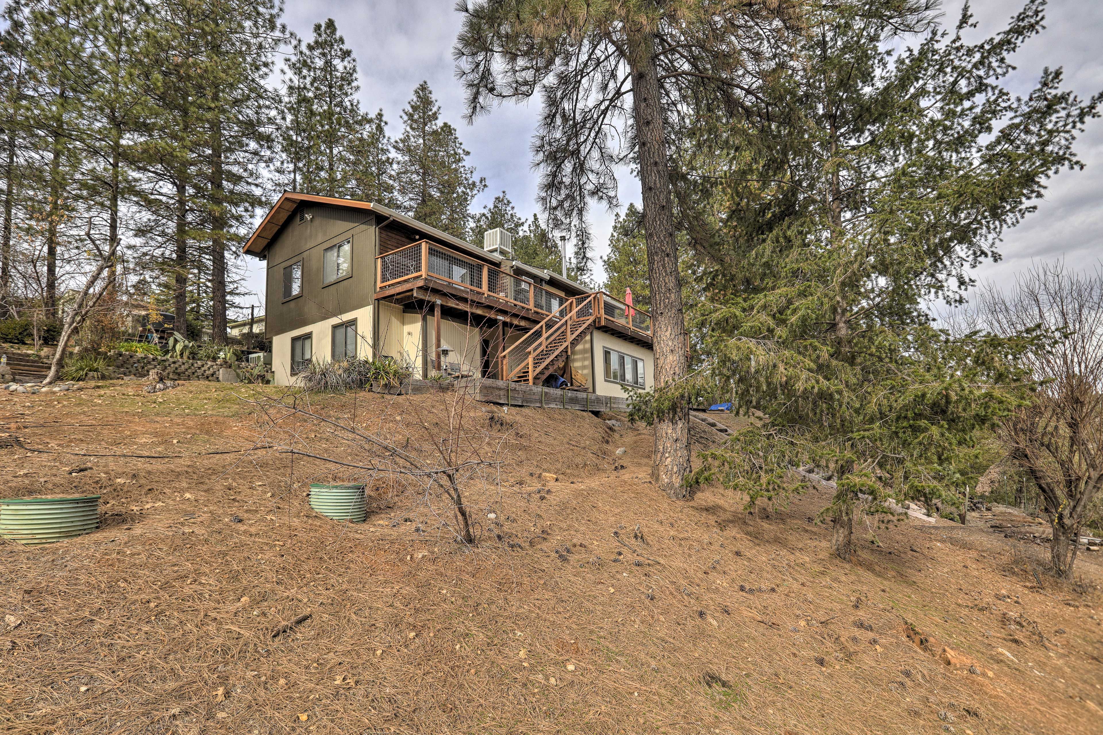 Private Yard | Upper-Level Unit
