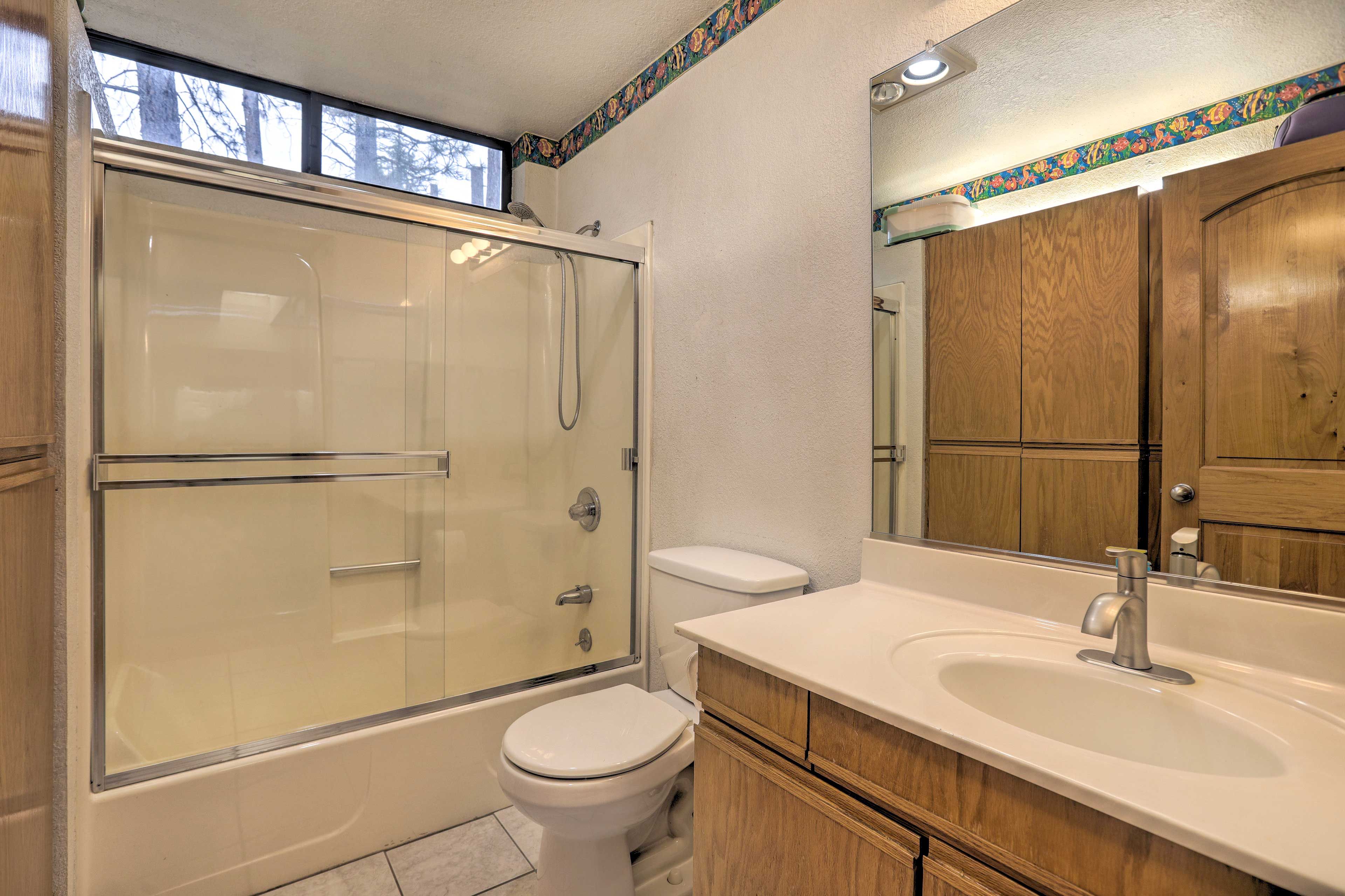 Full Bathroom | Towels Provided