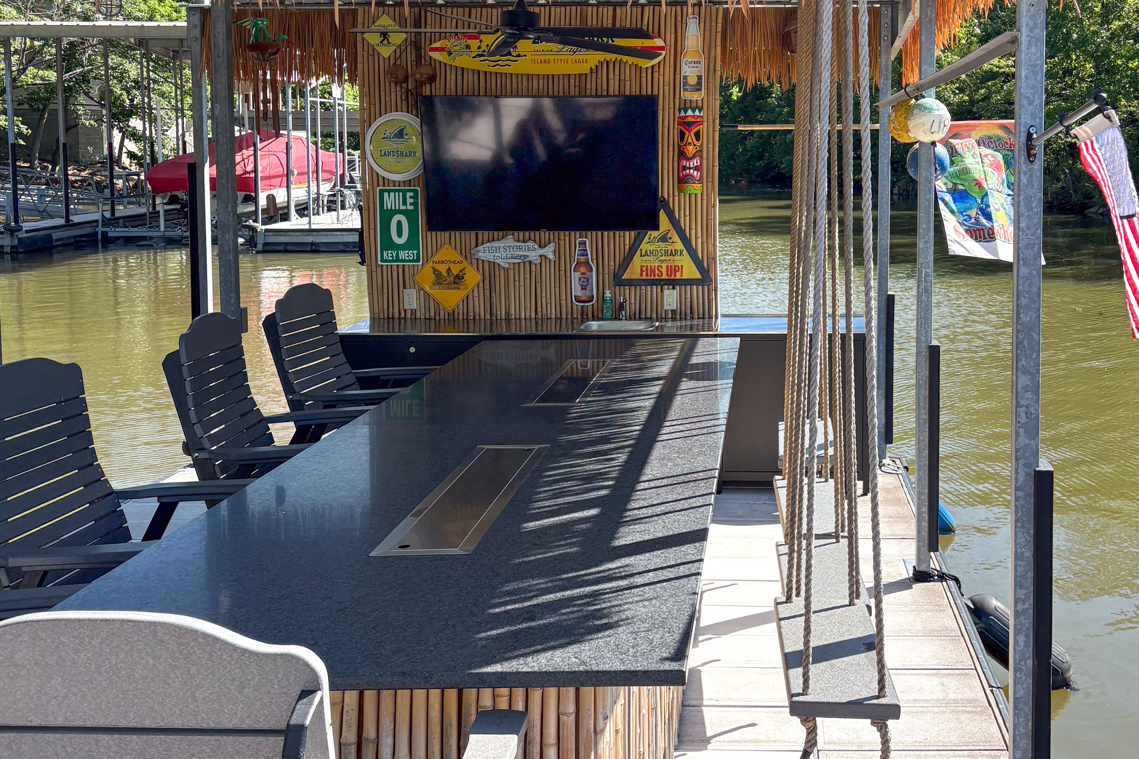Private Dock | Lounge Seating
