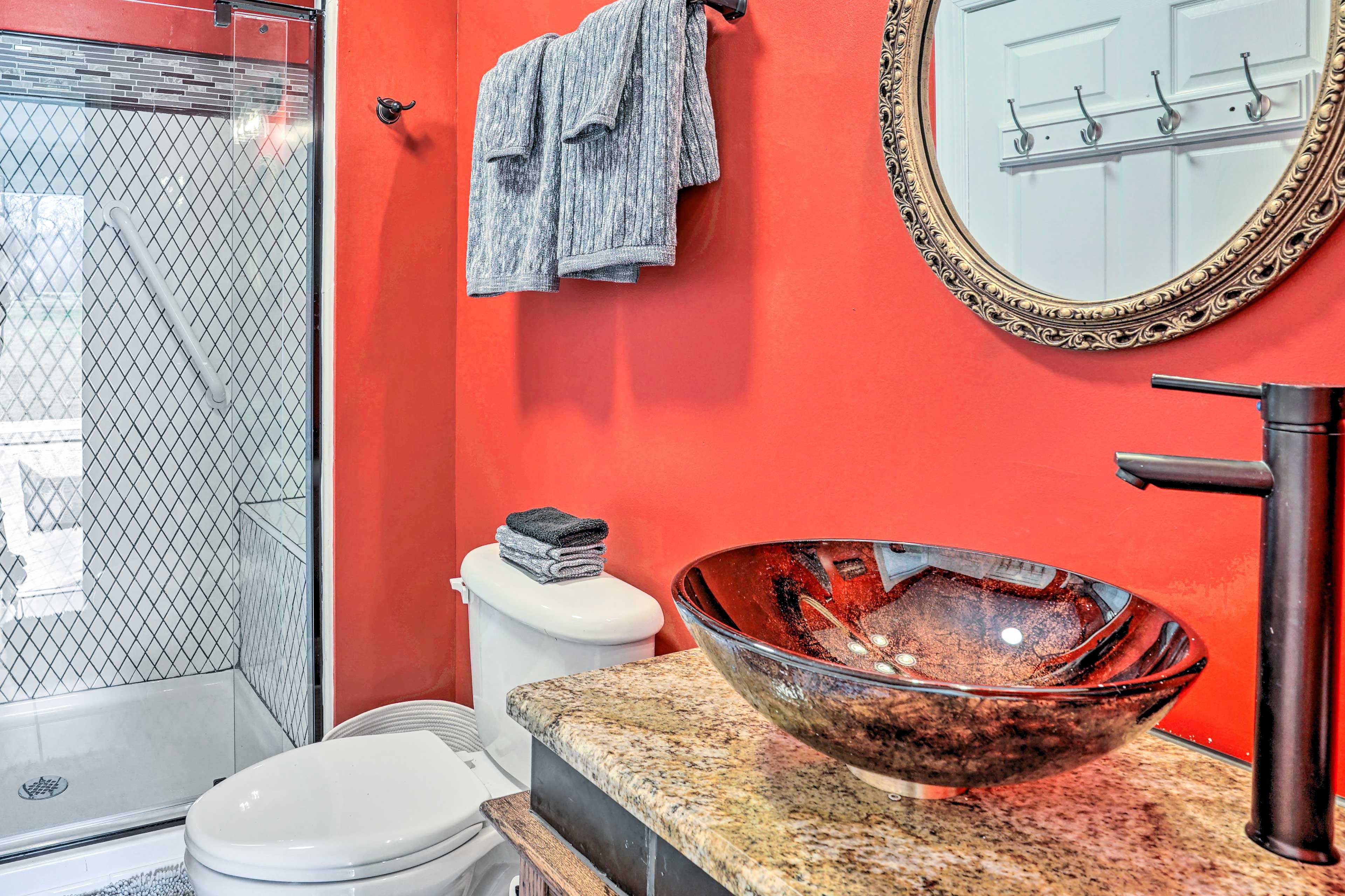 Full Bathroom | Towels Provided | Complimentary Toiletries | Hair Dryer