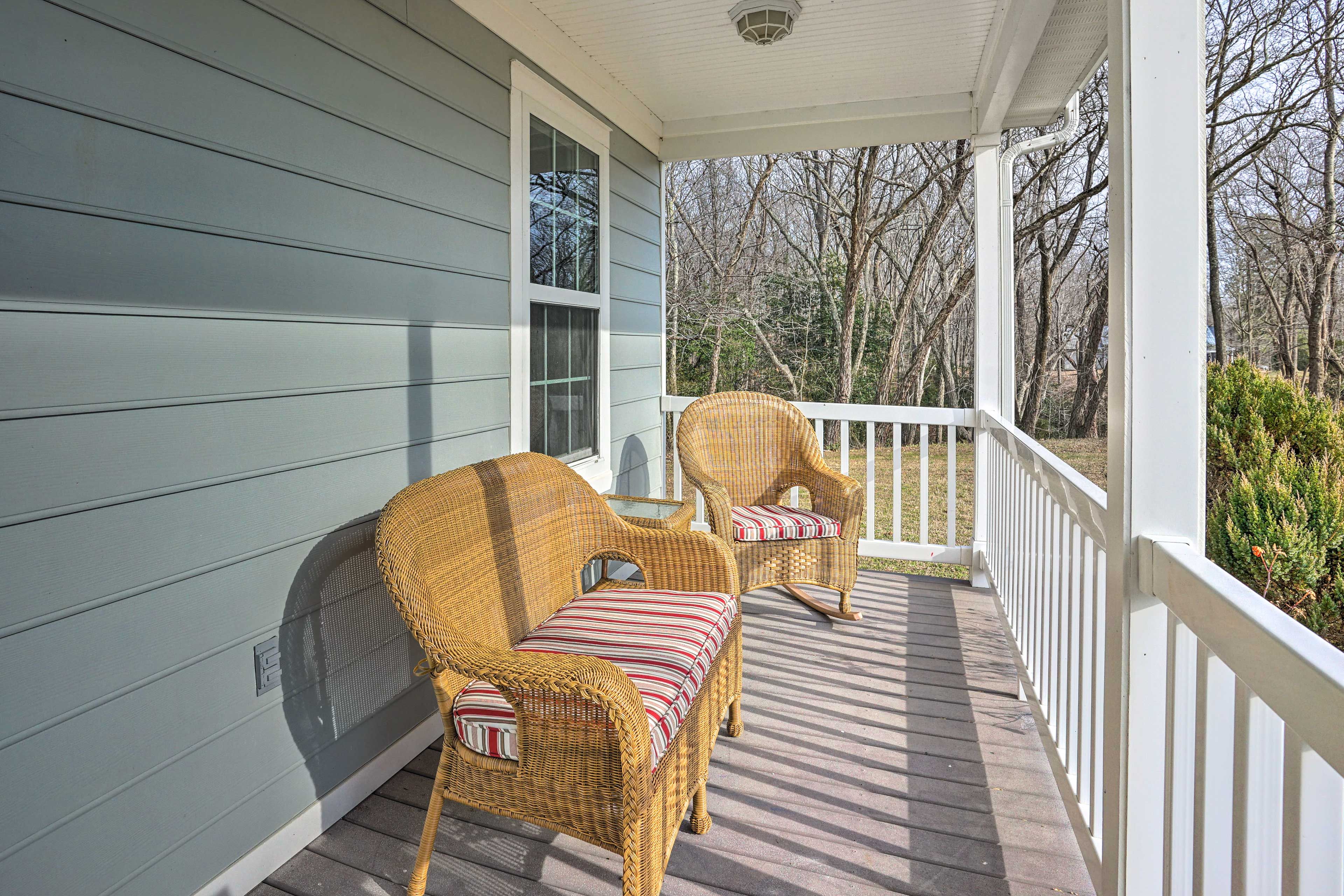 Front Porch | Lounge Furniture | Keyless Entry