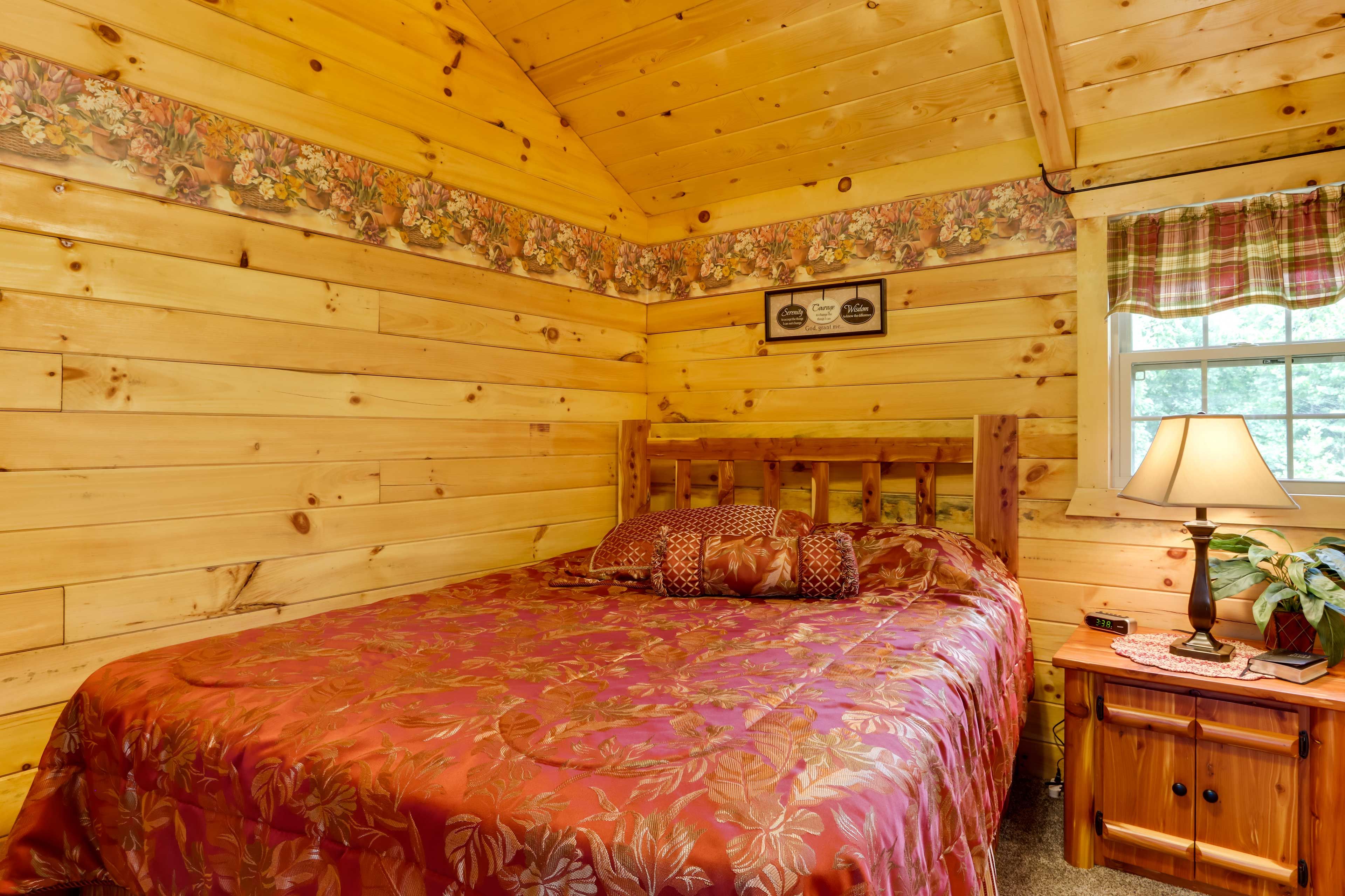 Bedroom | Queen Bed