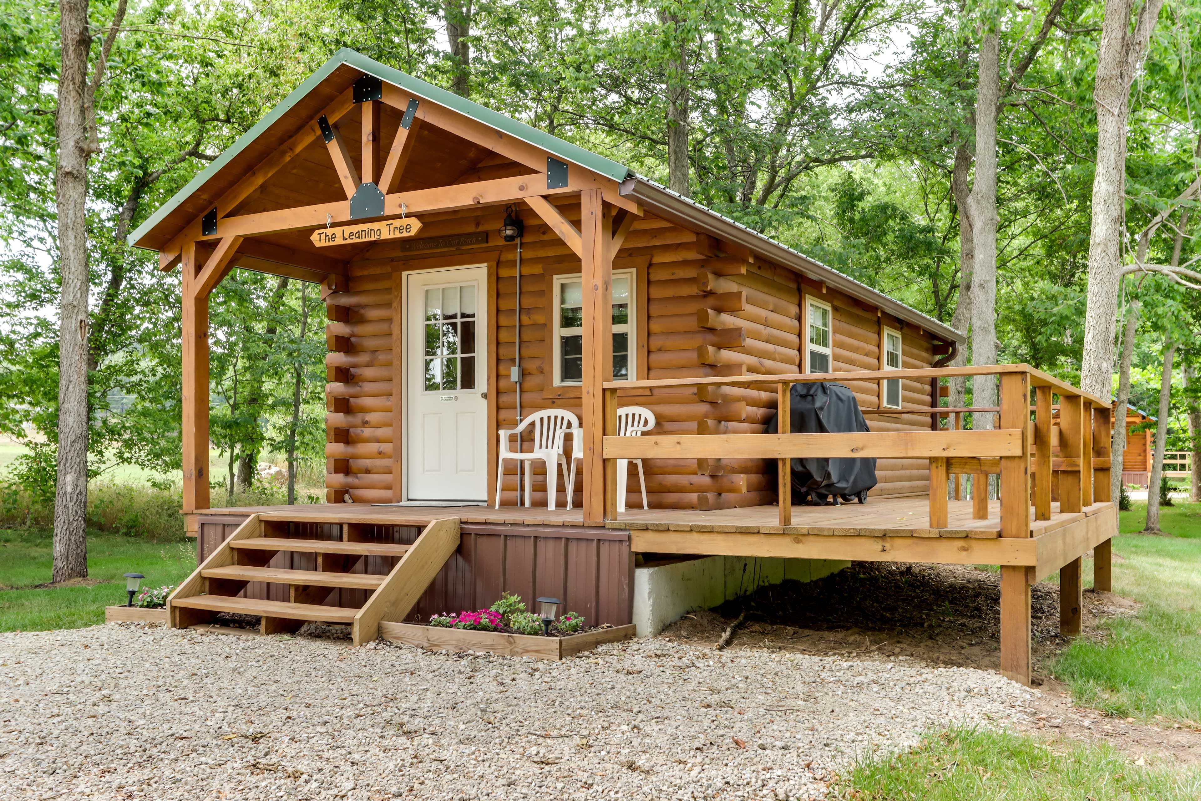 Florence Vacation Rental | 1BR | 1BA | 360 Sq Ft | Steps Required to Access