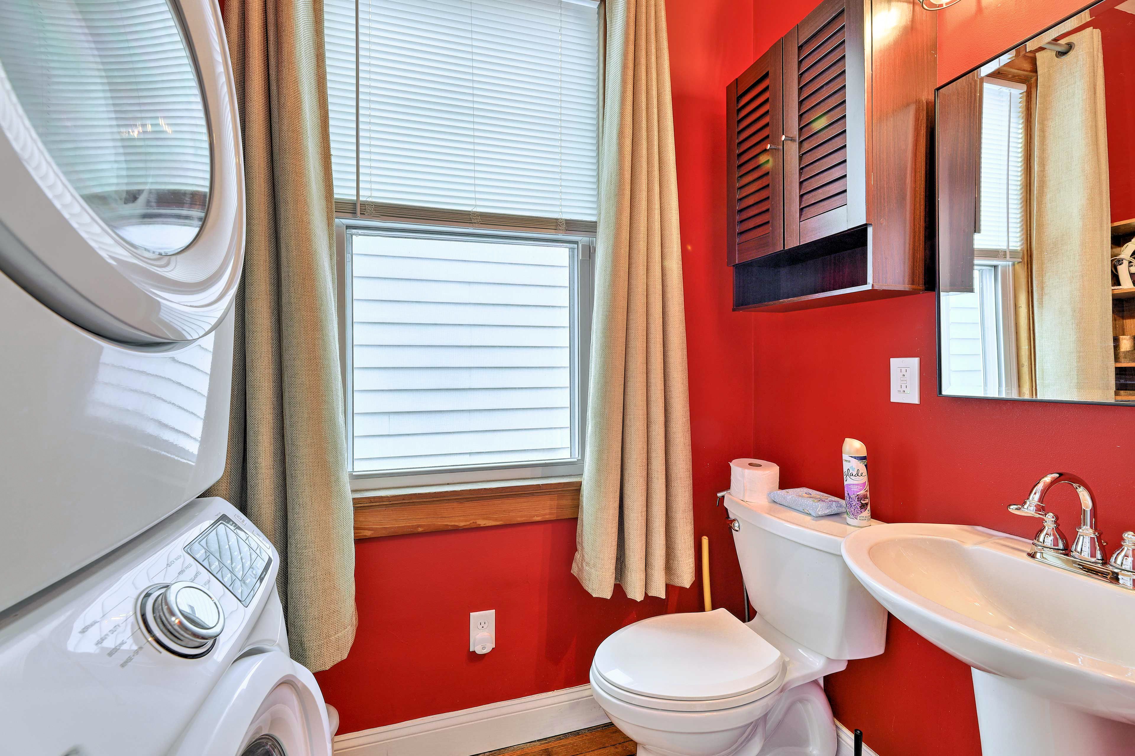 Half Bathroom | Towels Provided
