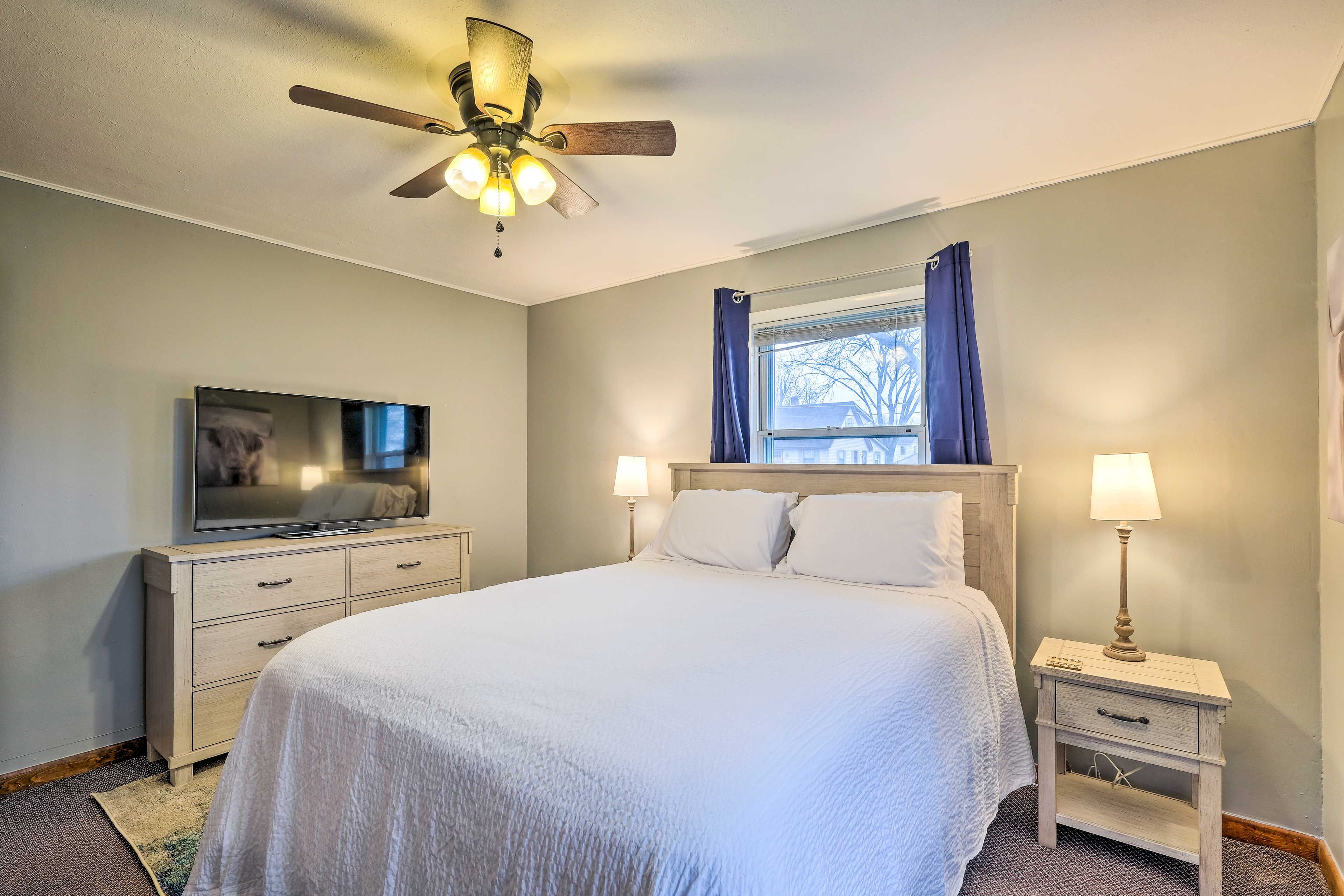 Bedroom 2 | Queen Bed
