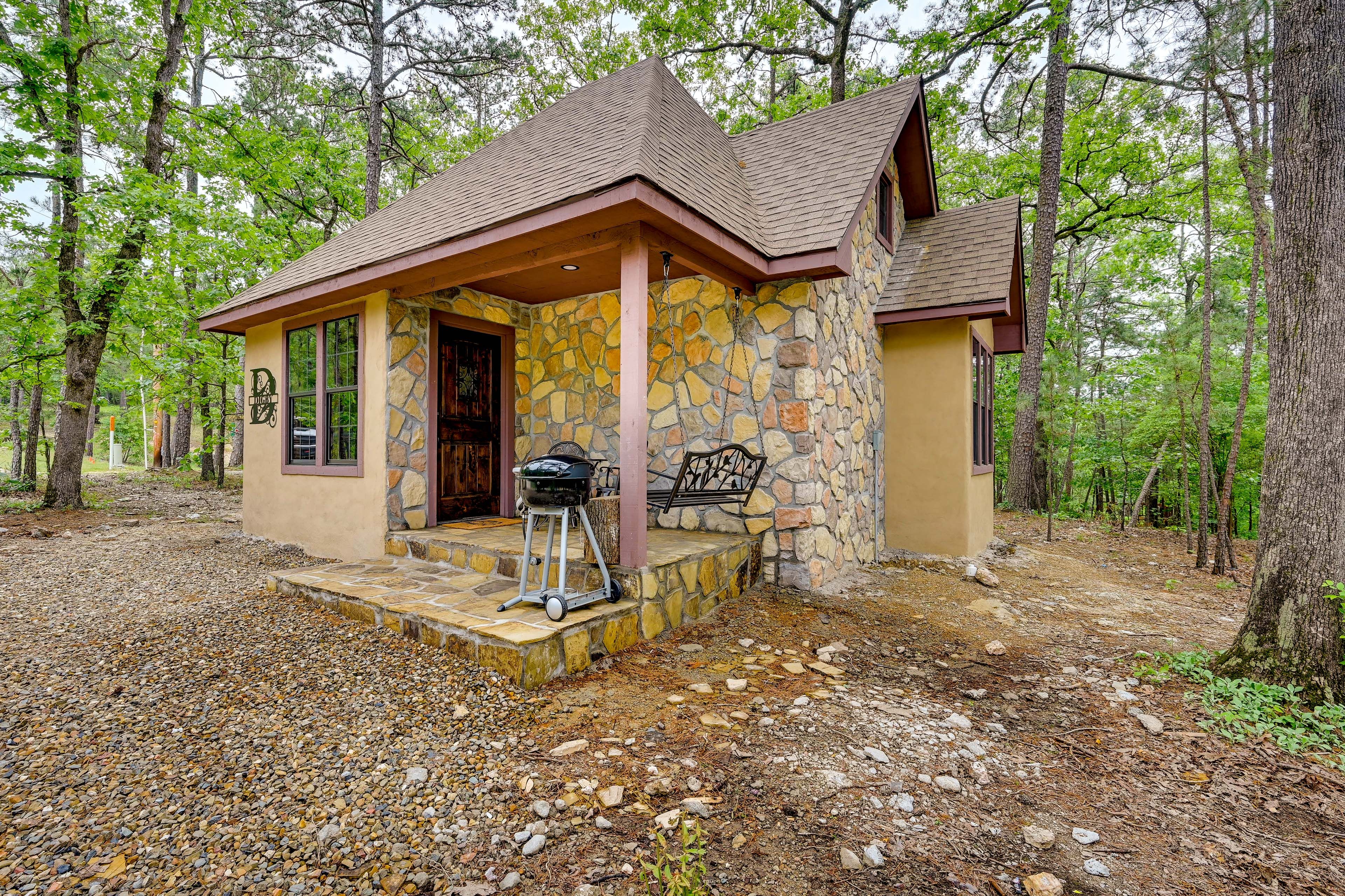 Cottage Exterior | Gravel Driveway Parking (2 Vehicles)
