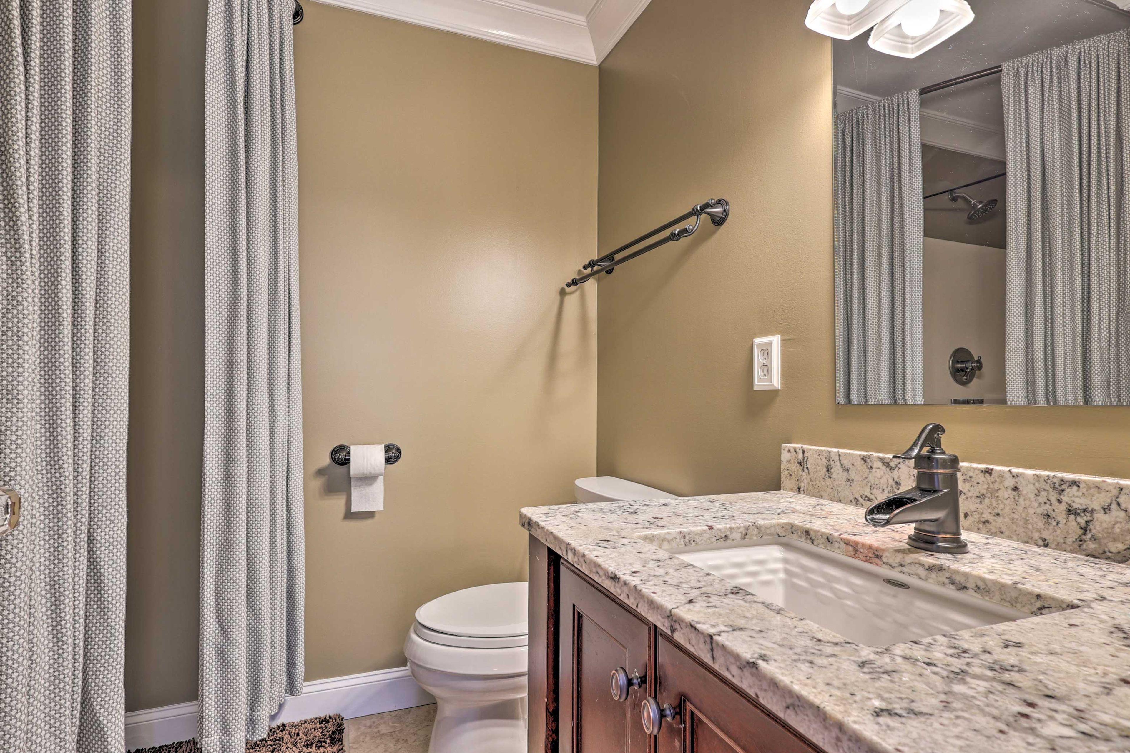 Full Bathroom | 2nd Floor