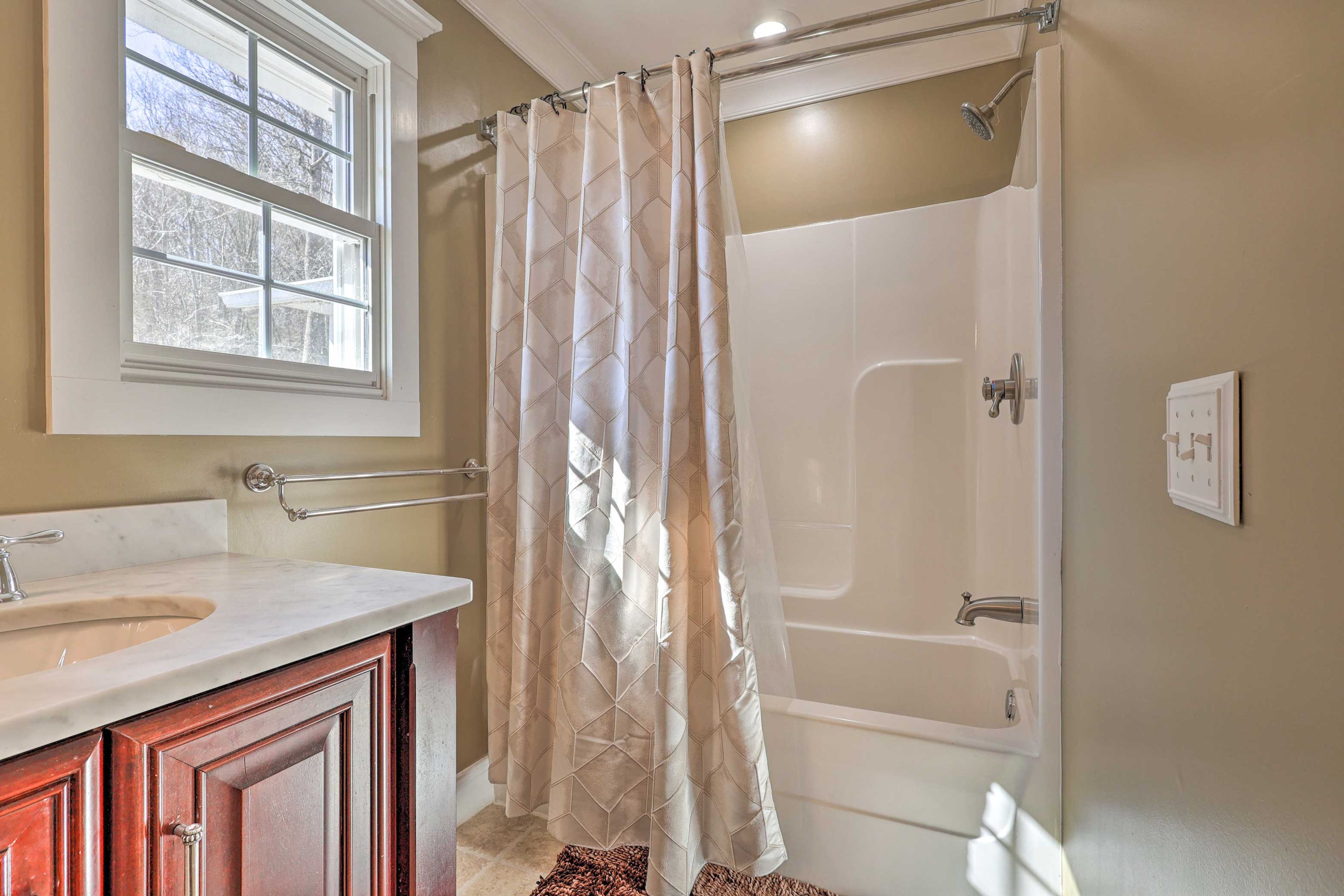 En-Suite Bathroom | Access via Bedroom 2 | Complimentary Toiletries