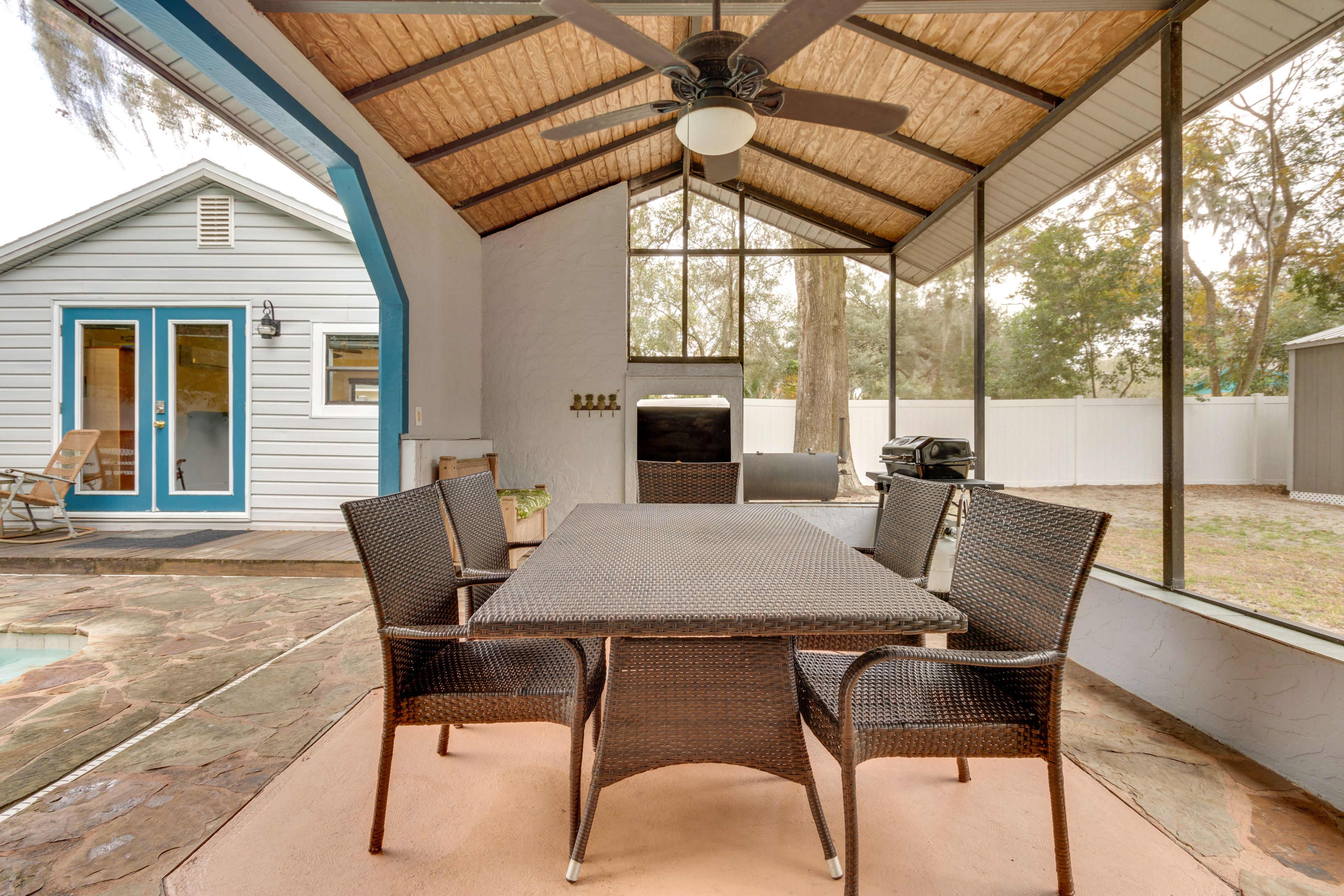 Shared Outdoor Amenities | Homeowner On-Site (Main House) | Gas Grill