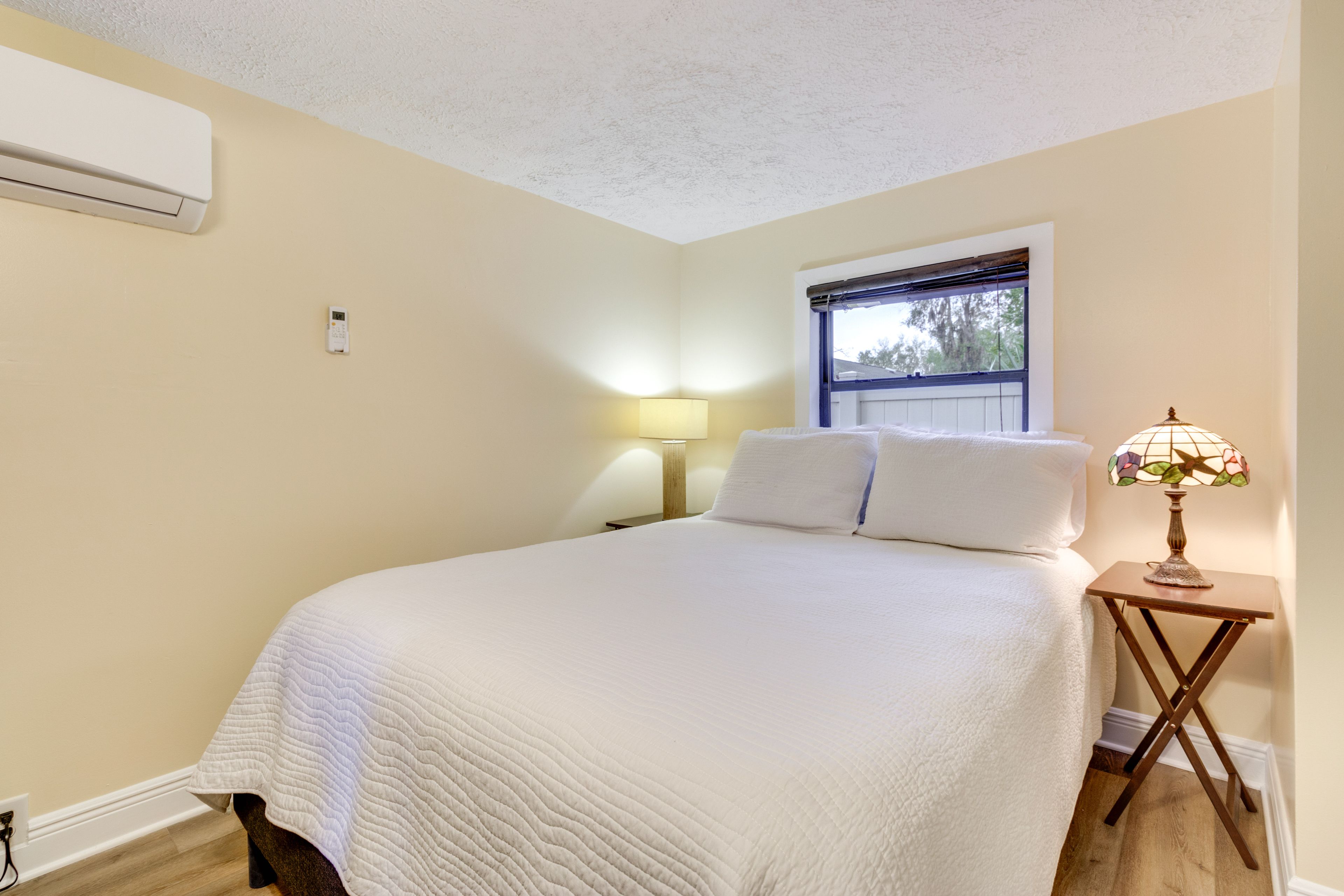 Studio | Queen Bed | Linens Provided