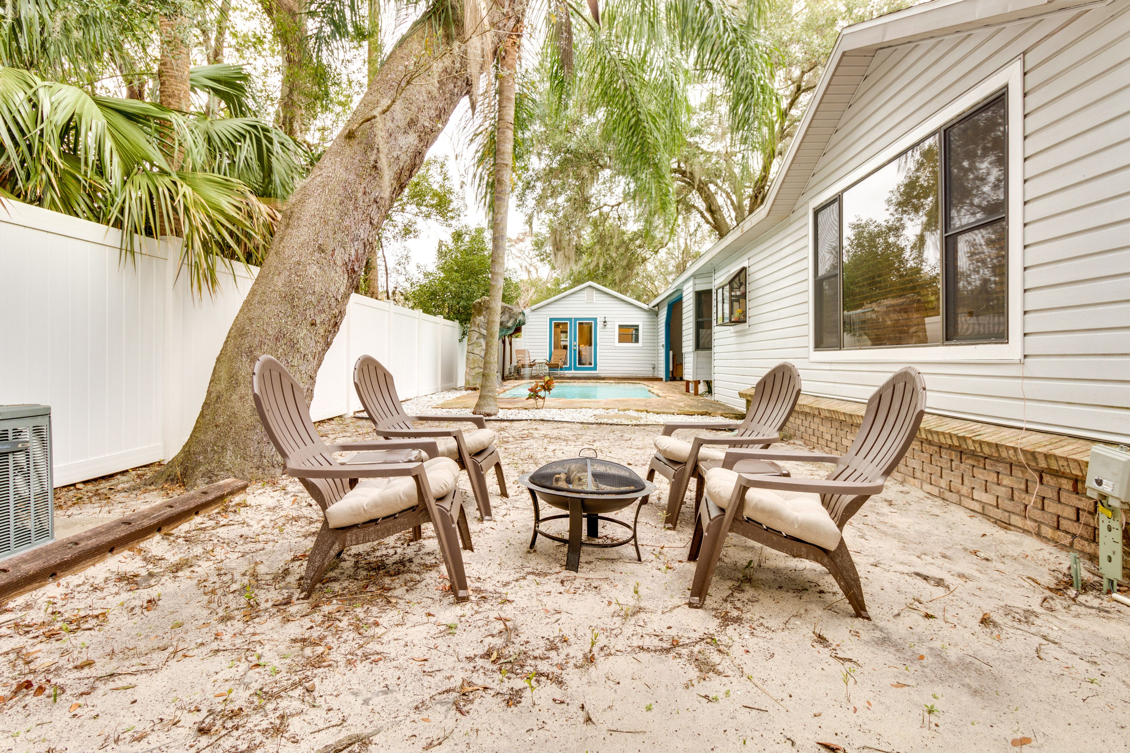 Shared Outdoor Amenities | 2 Fire Pits | Pool