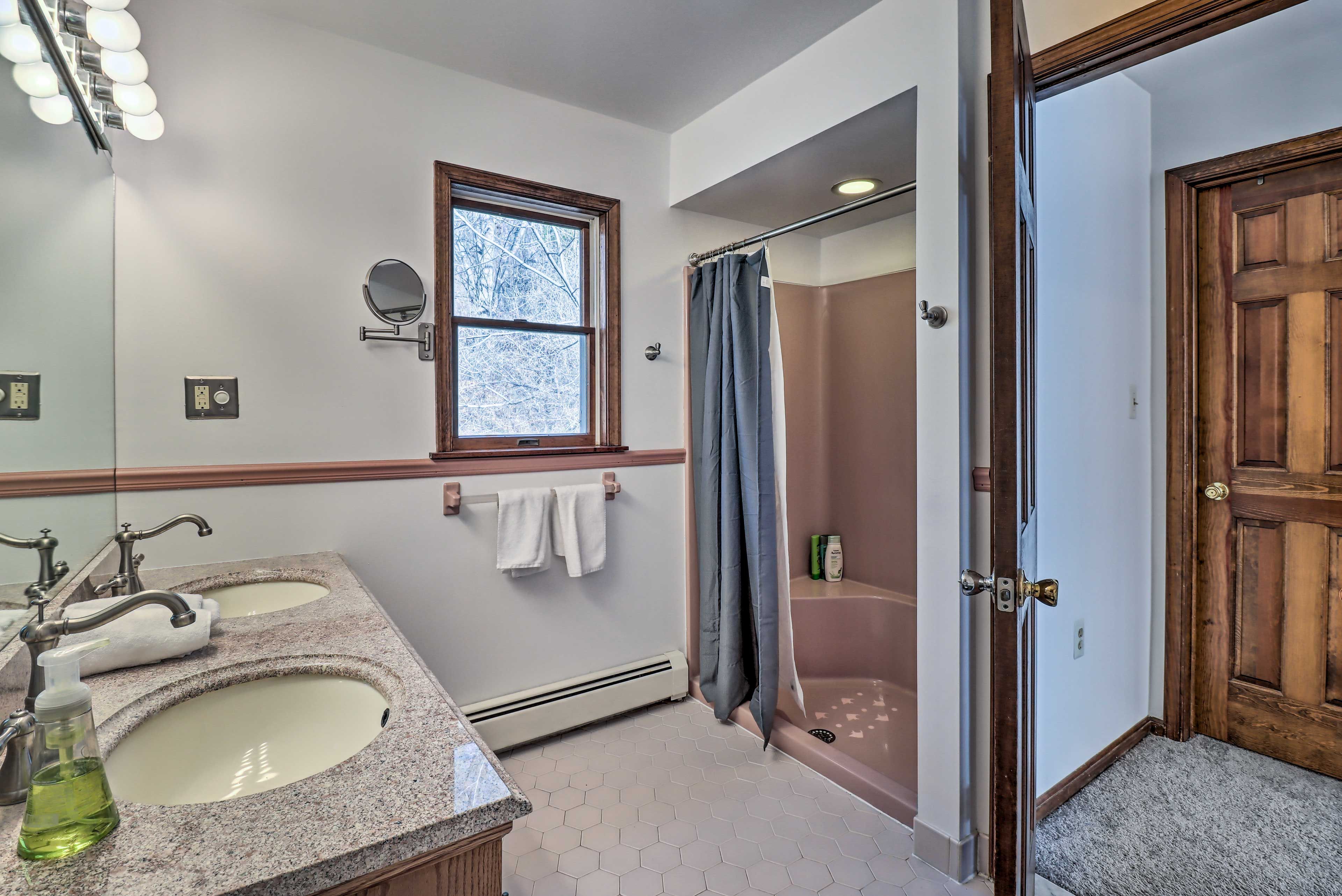 En-Suite Bathroom | 2nd Floor | Hair Dryer