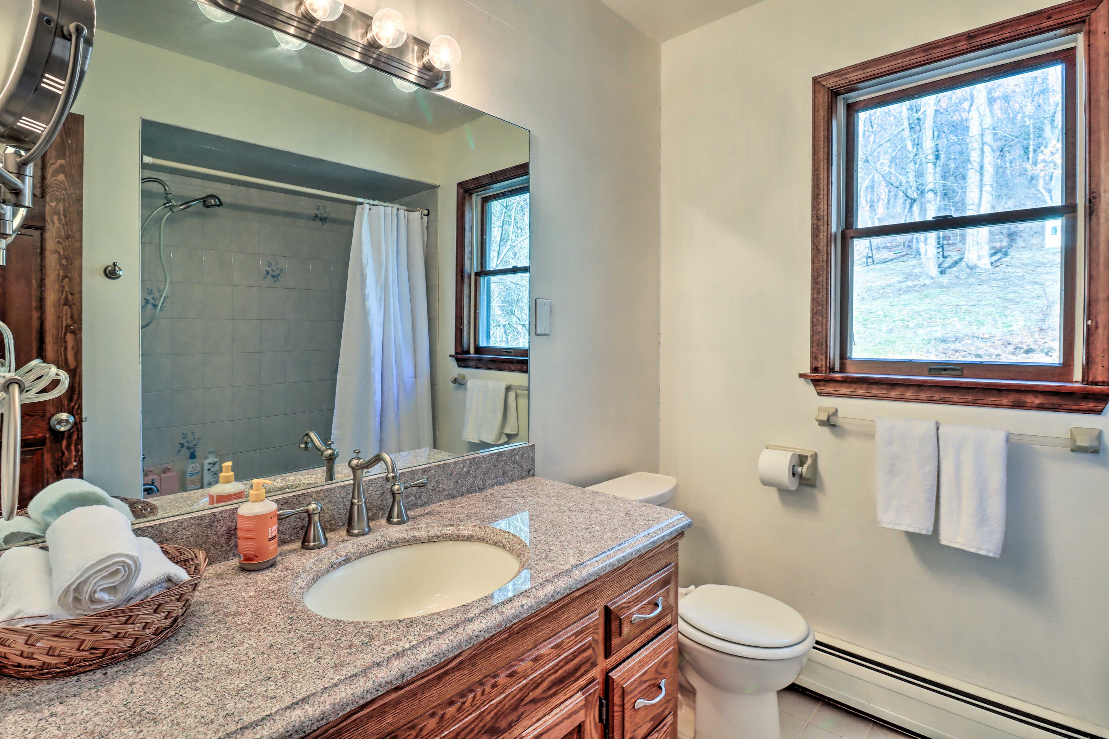 Full Bathroom | 2nd Floor
